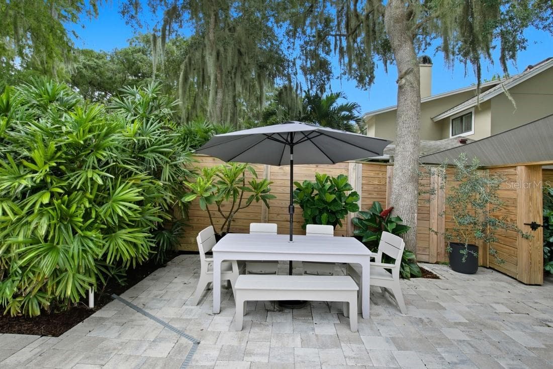 Outdoor Dining - 4733 CHULUOTA RD, ORLANDO