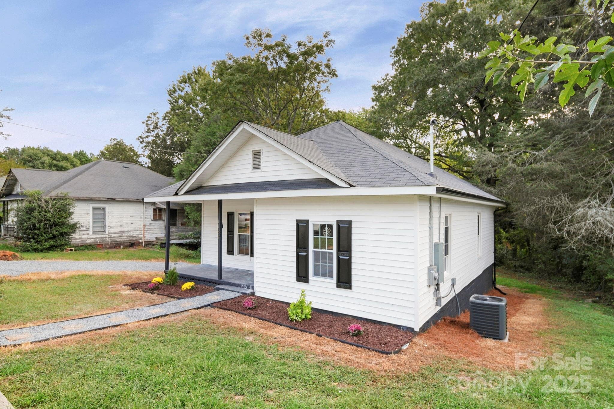 Single Family Residence at Gastonia, photo 2 of 20