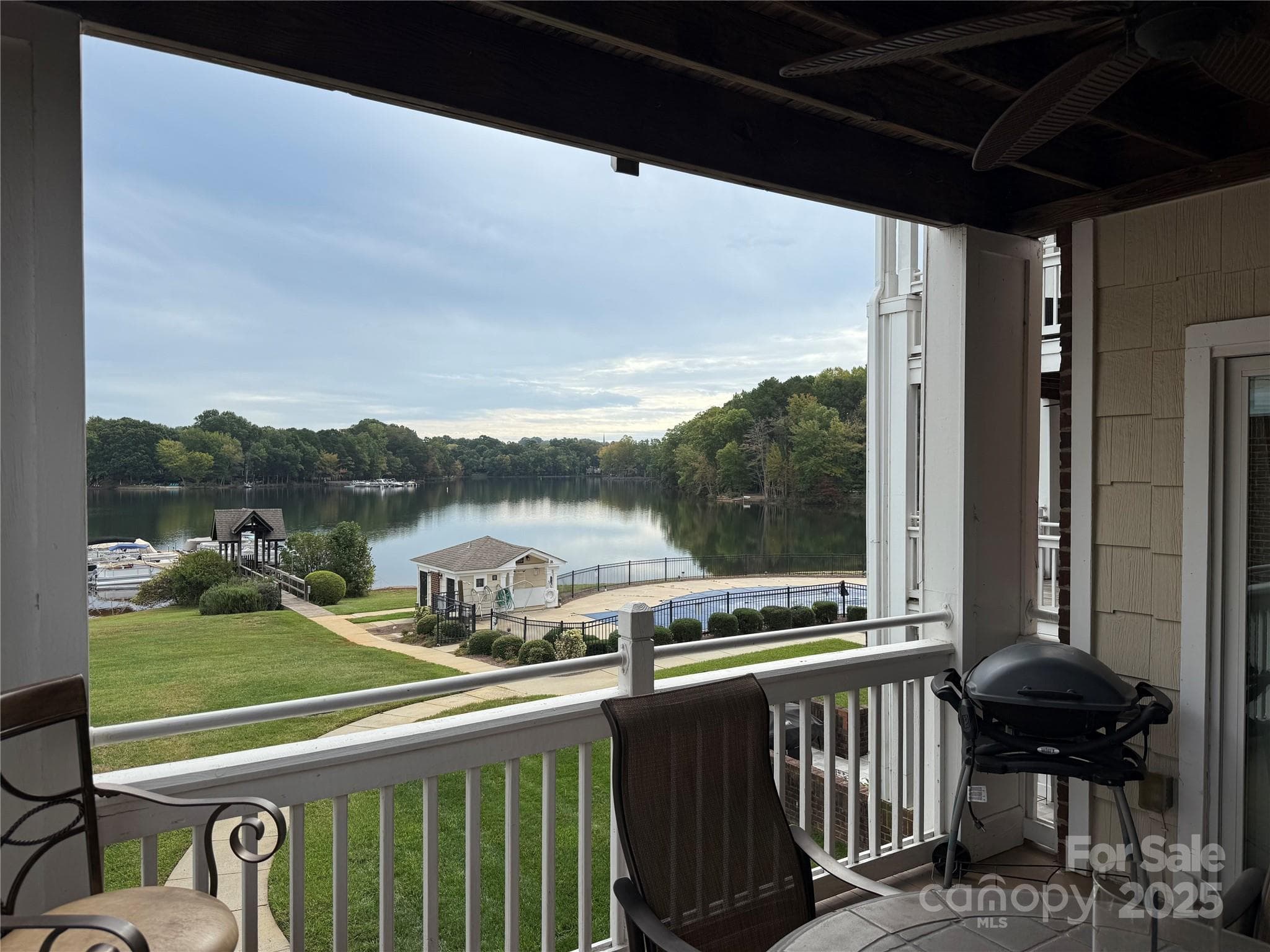 Million dollar views and a short walk to boat dock and pool! - Davidson