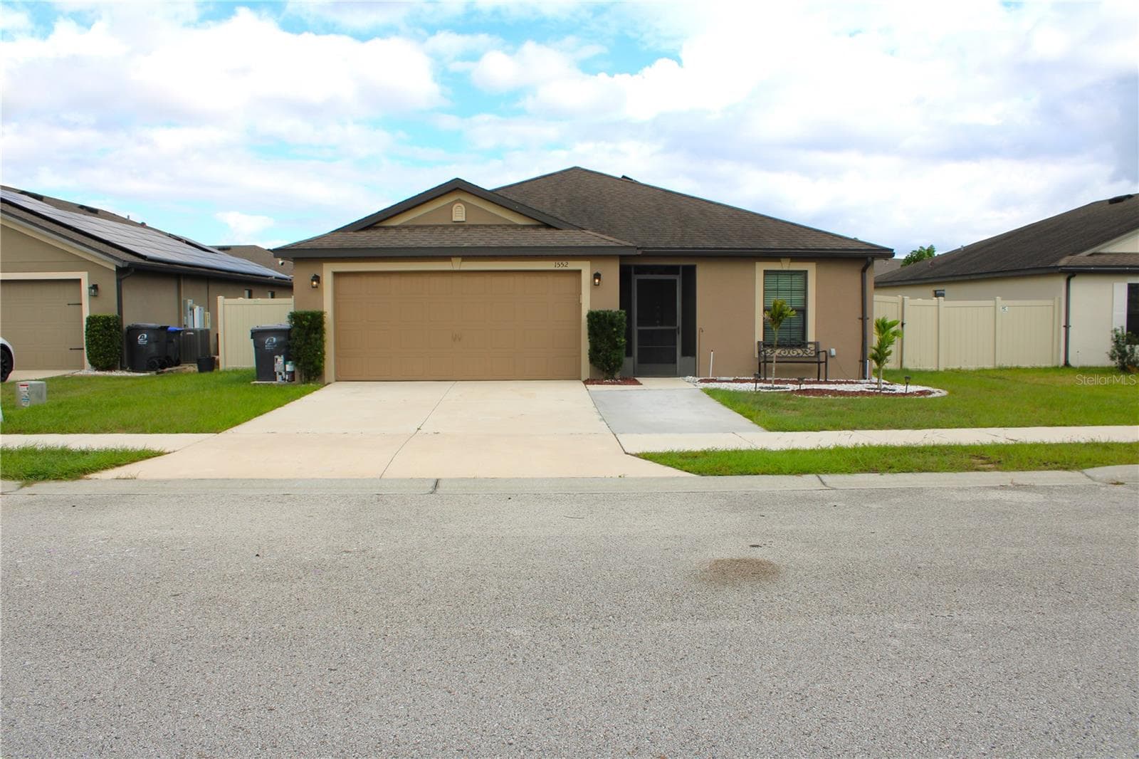 1552 SWAN LAKE CIR