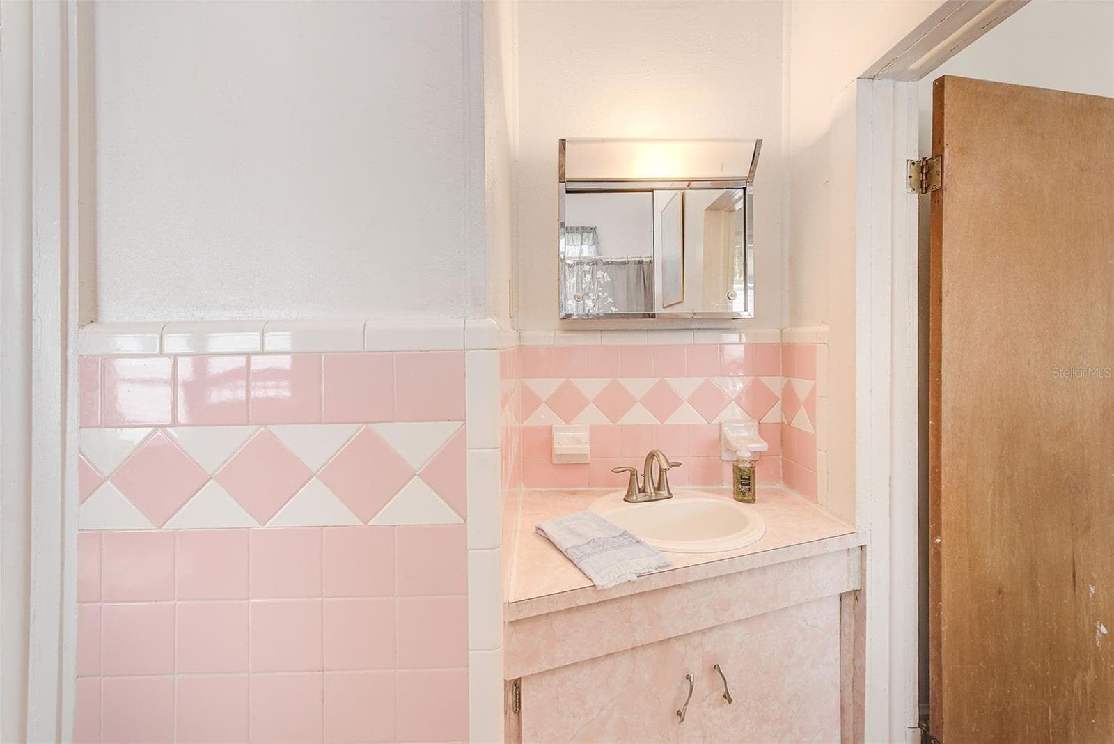 BATHROOM - 632 CROSS ST, TARPON SPRINGS