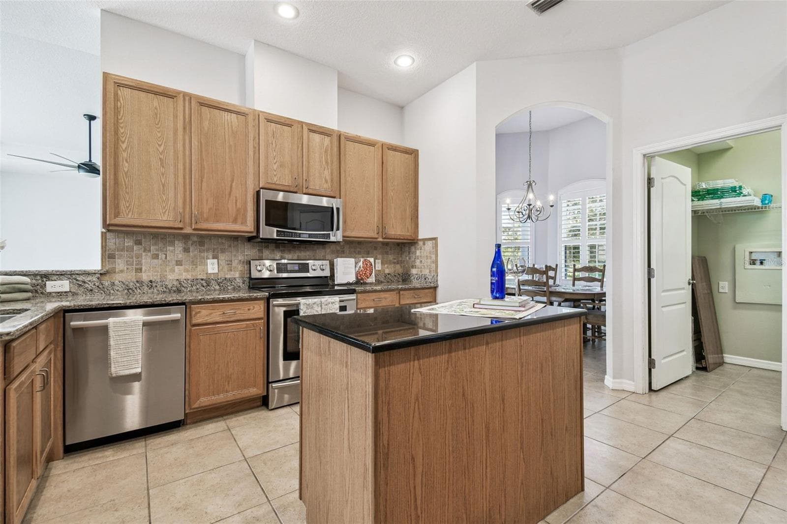 Single Family Residence at 15639 SETH COUNTRY LN, WIMAUMA, photo 15 of 82