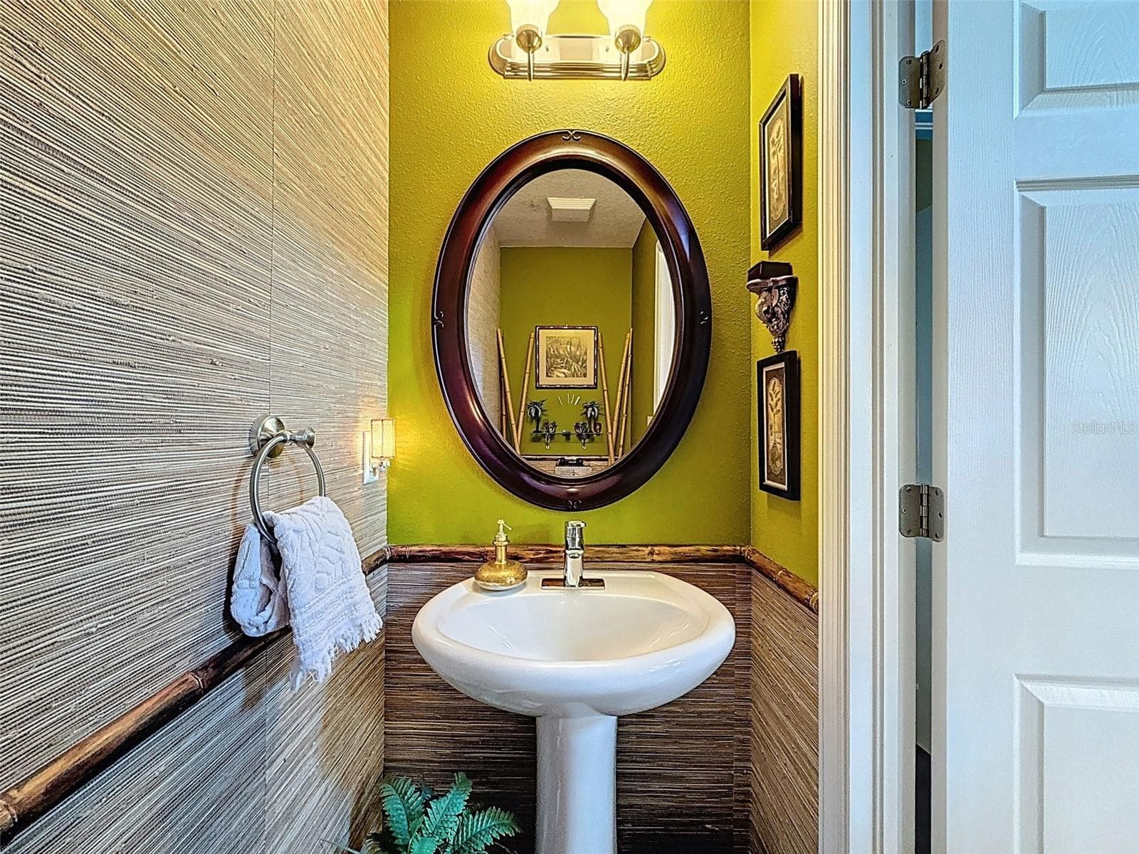 Half Bath - 2539 SILVERBACK CT, PALM HARBOR