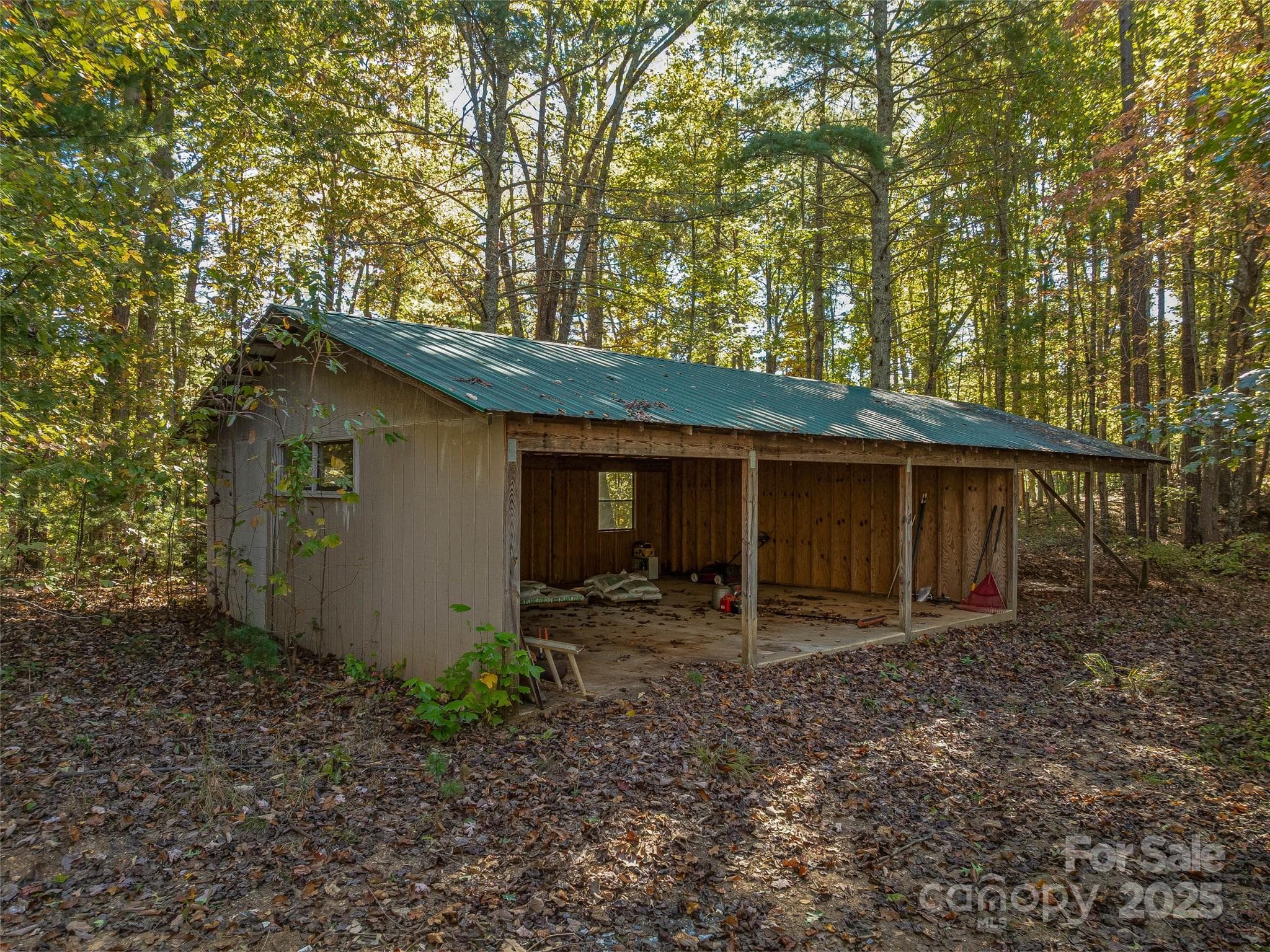 Covered garage space. - 99999 Meadows Town Road, Marshall