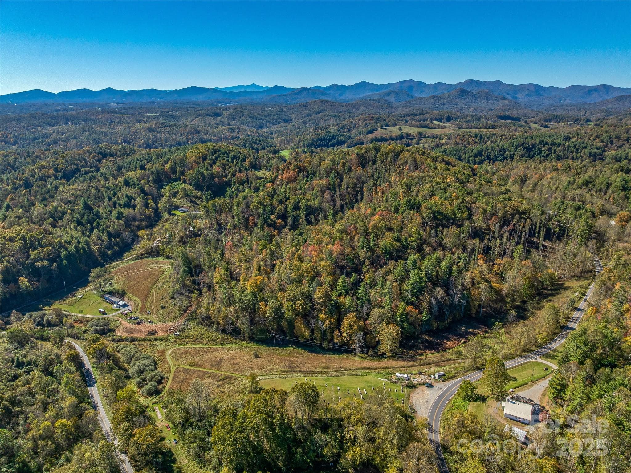 Live surrounded by mountains! - 99999 Meadows Town Road, Marshall