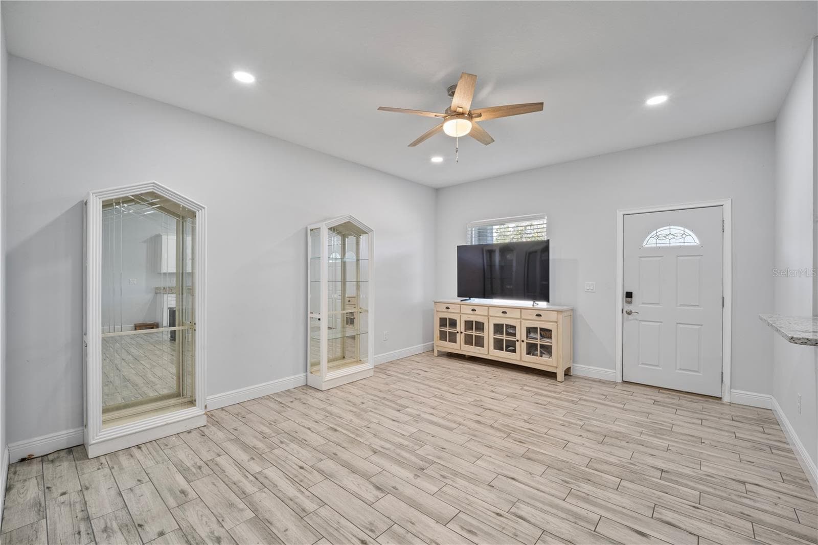 LIVING ROOM - 3842 PHILLIPS RD, LAKE WALES