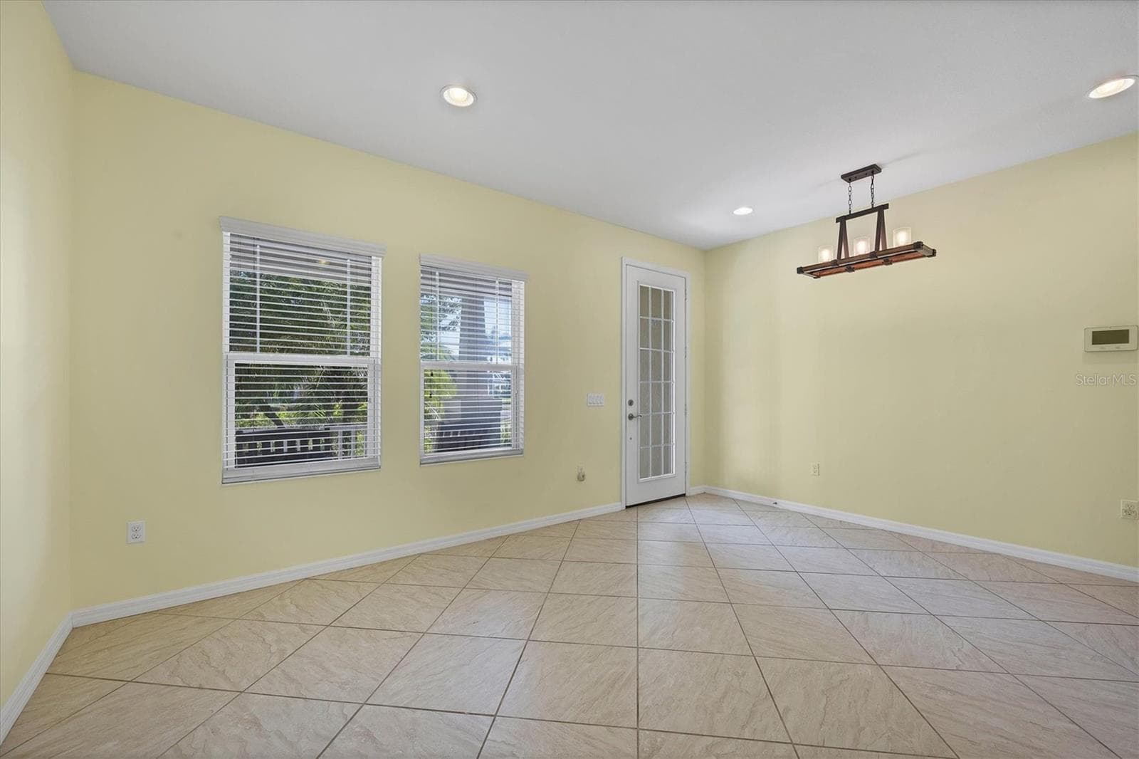 Living Room - 7040 WHITE WILLOW CT, SARASOTA