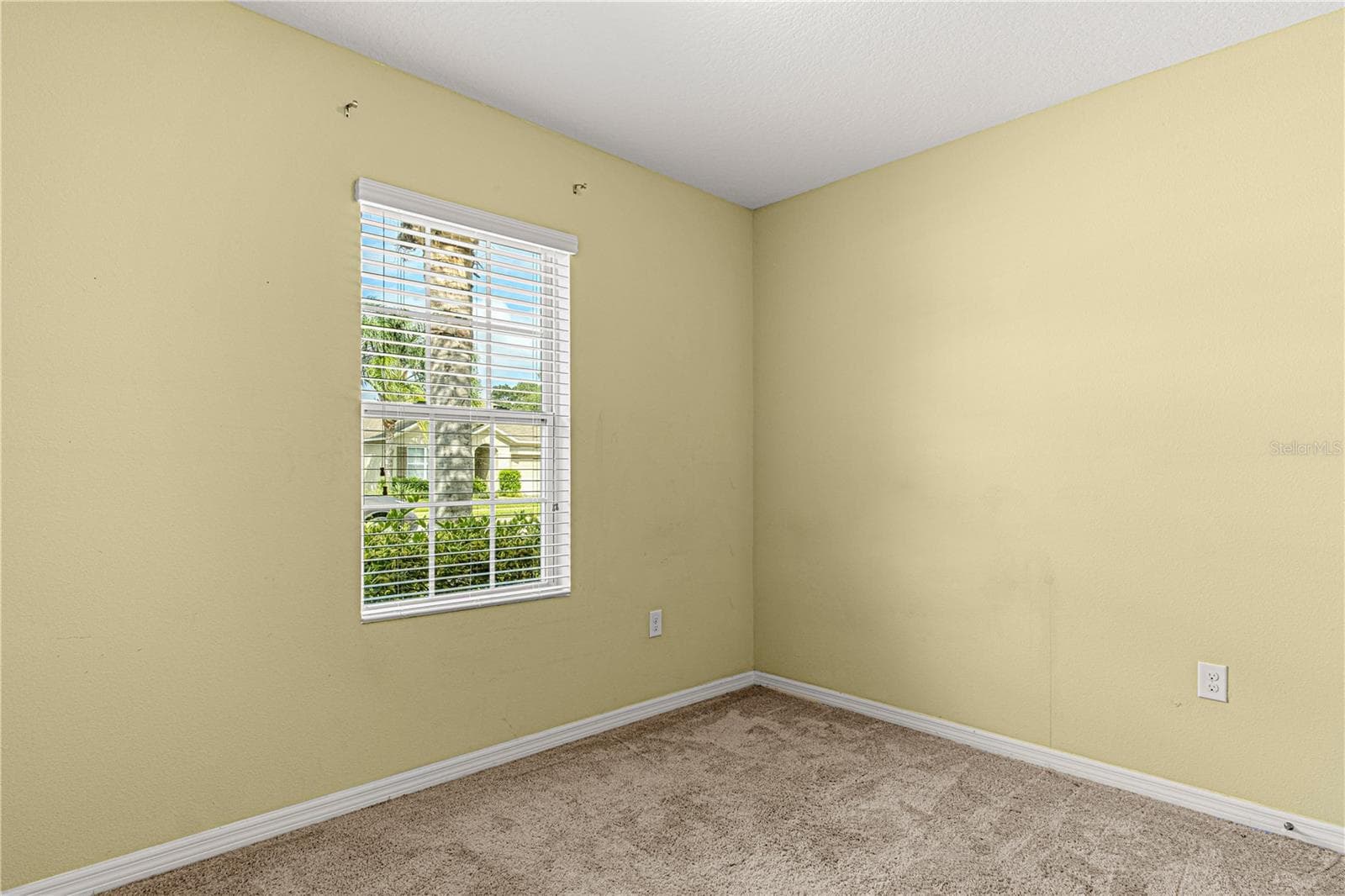Single Family Residence at 118 FISHERMANS COVE DR, EDGEWATER, photo 4 of 20