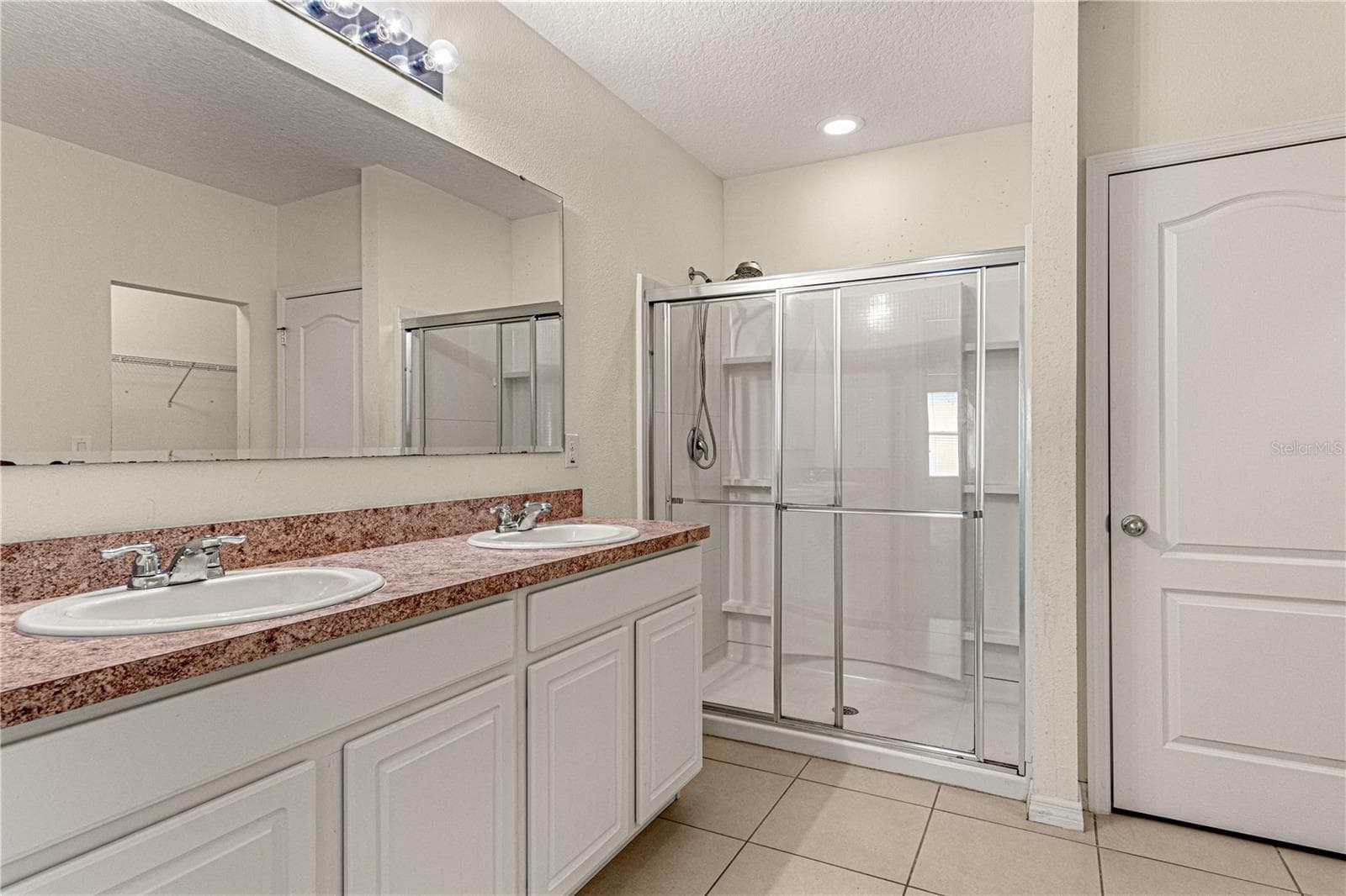 Single Family Residence at 118 FISHERMANS COVE DR, EDGEWATER, photo 13 of 20