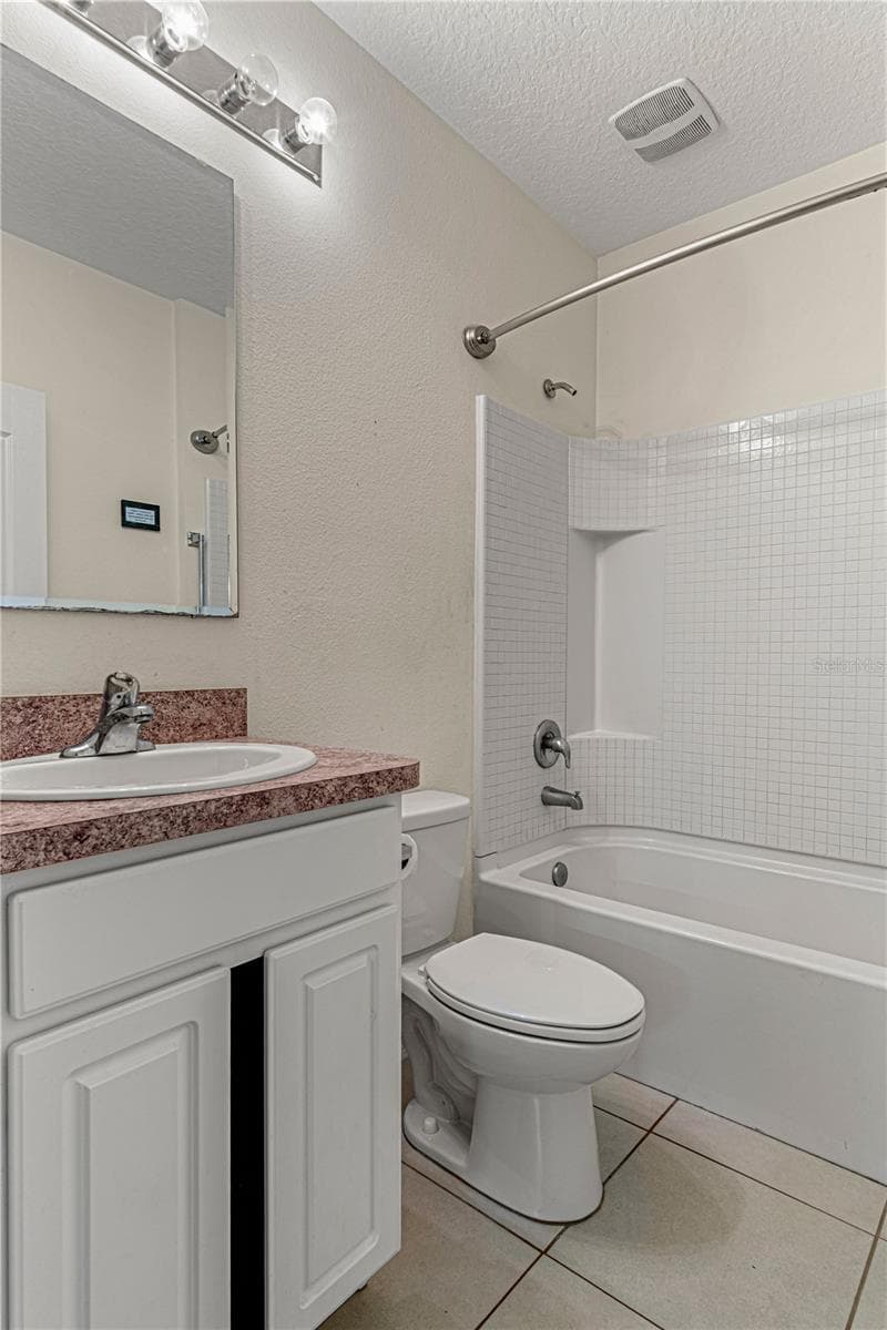 Single Family Residence at 118 FISHERMANS COVE DR, EDGEWATER, photo 16 of 20