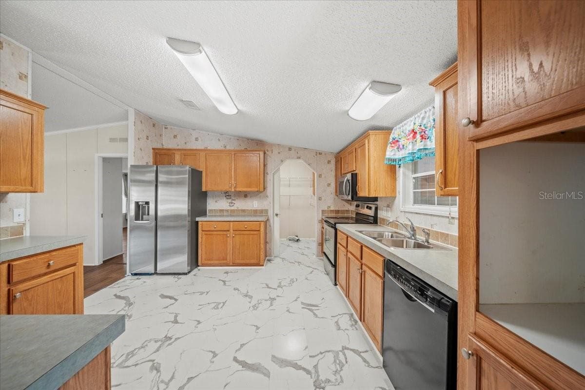 Kitchen - 101 EDGEWOOD BLVD, LAKE WALES