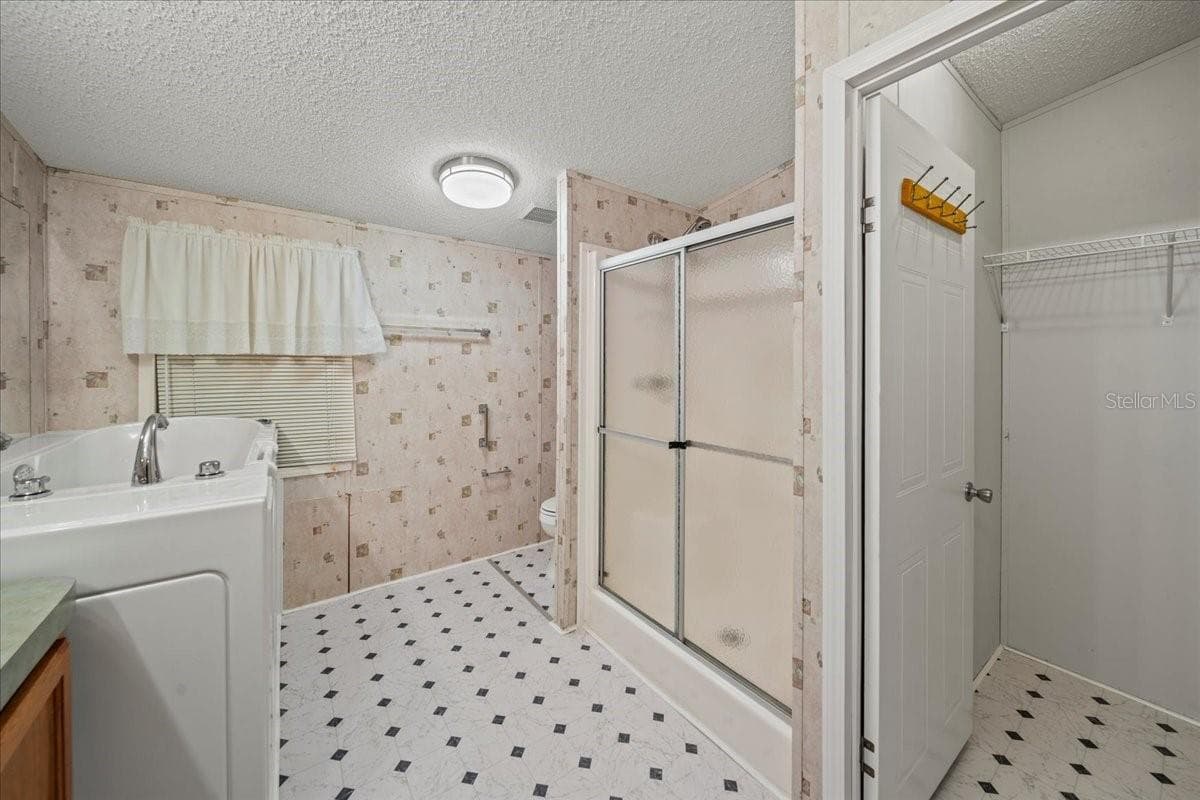 Primary bathroom - 101 EDGEWOOD BLVD, LAKE WALES