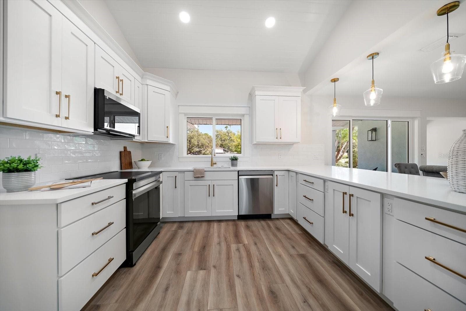 Single Family Residence at 503 POINSETTIA RD, BELLEAIR, photo 11 of 51