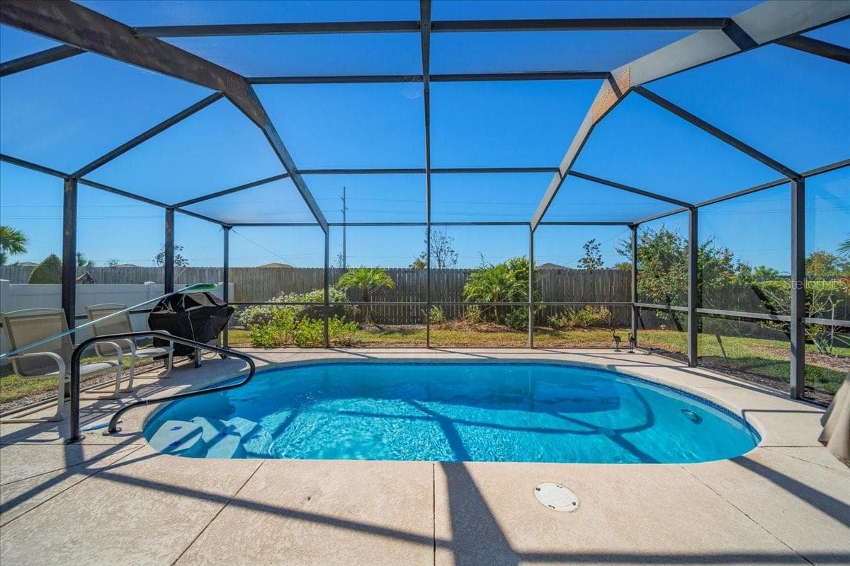 Splash included! - 364 LAKE SUZANNE DR, LAKE WALES