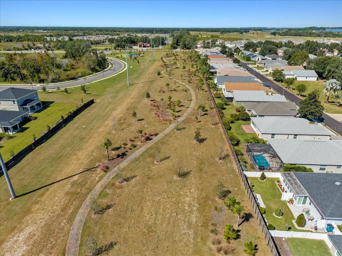 Single Family Residence at 364 LAKE SUZANNE DR, LAKE WALES, photo 9 of 42