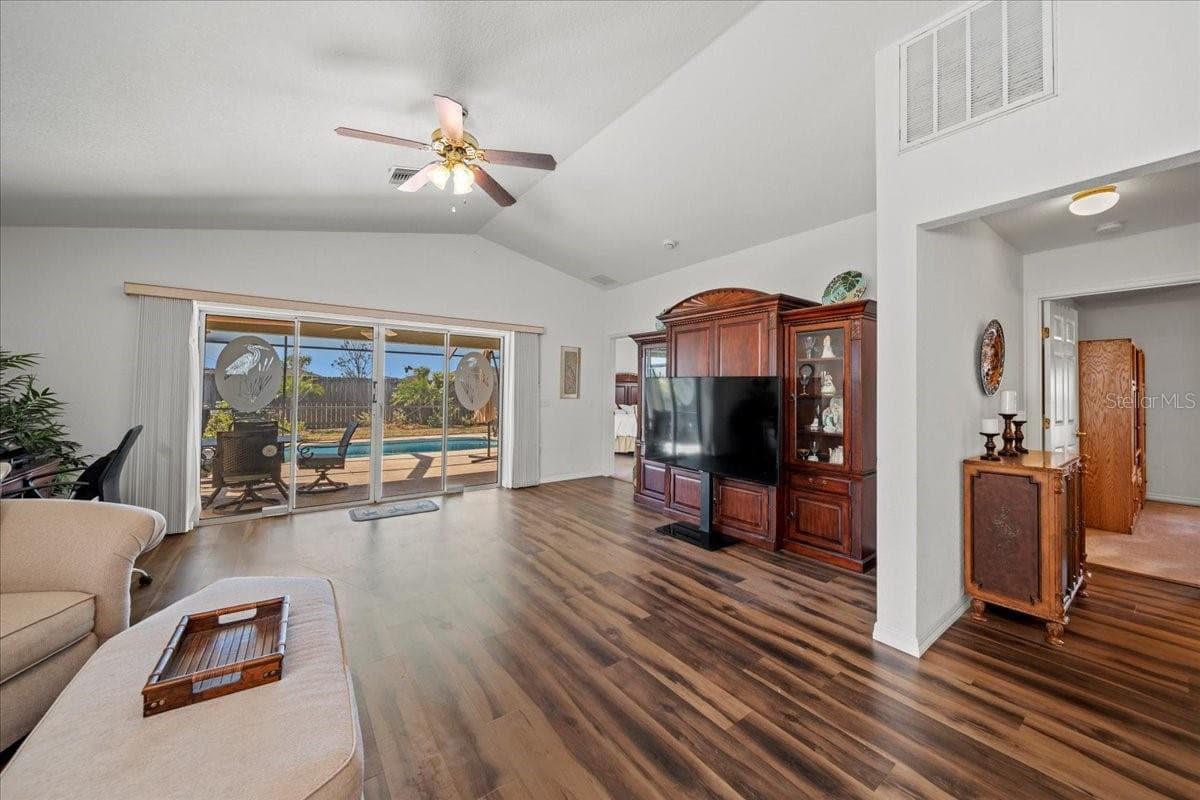 Single Family Residence at 364 LAKE SUZANNE DR, LAKE WALES, photo 11 of 42