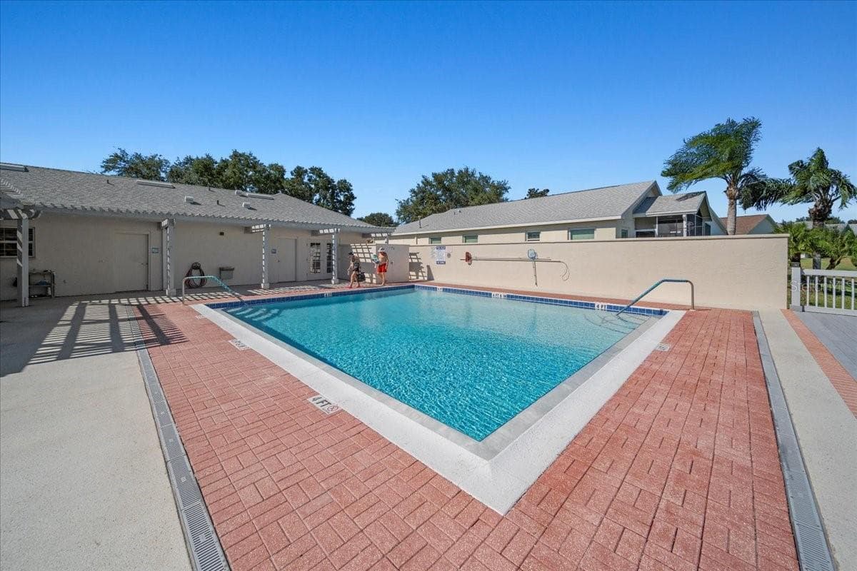 Heated pool - 364 LAKE SUZANNE DR, LAKE WALES