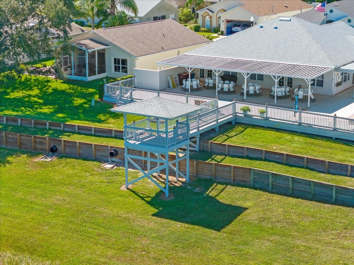 Pier - 364 LAKE SUZANNE DR, LAKE WALES