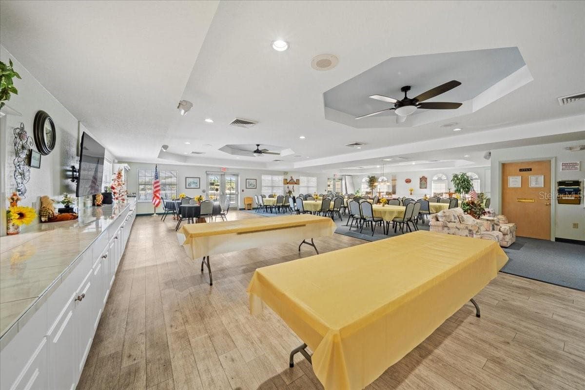 Function room - 364 LAKE SUZANNE DR, LAKE WALES