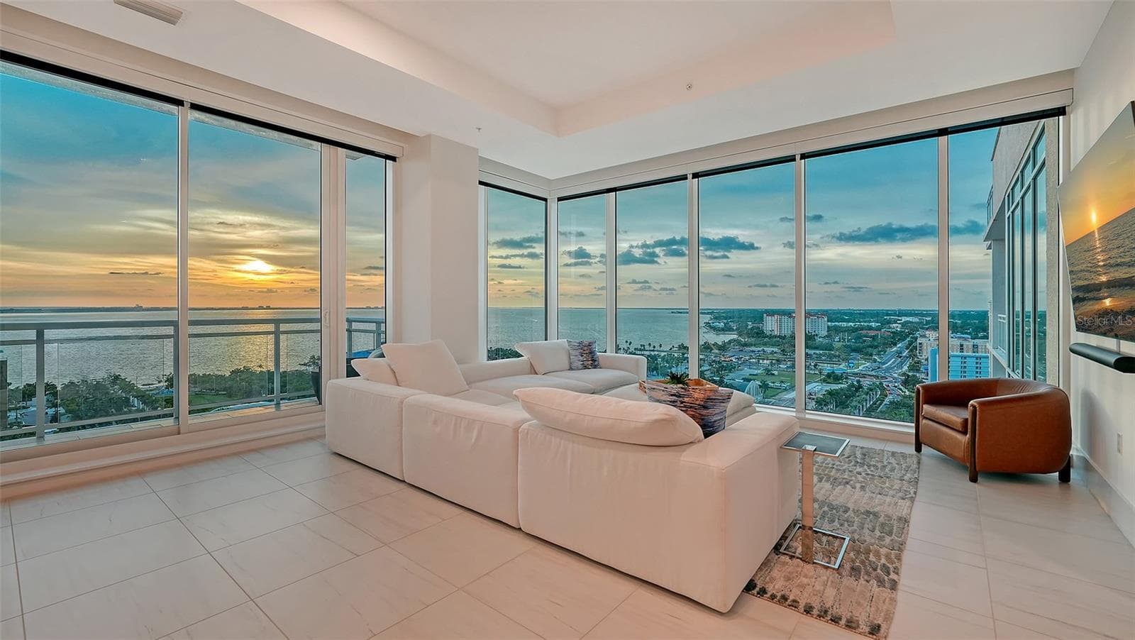 Condominium at 540 N TAMIAMI TRL #1702, SARASOTA, photo 5 of 84