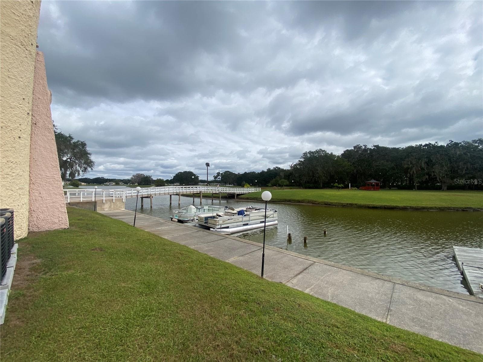 Bridge goes over to the island. - 4409 CLUB CIR, LAKE WALES