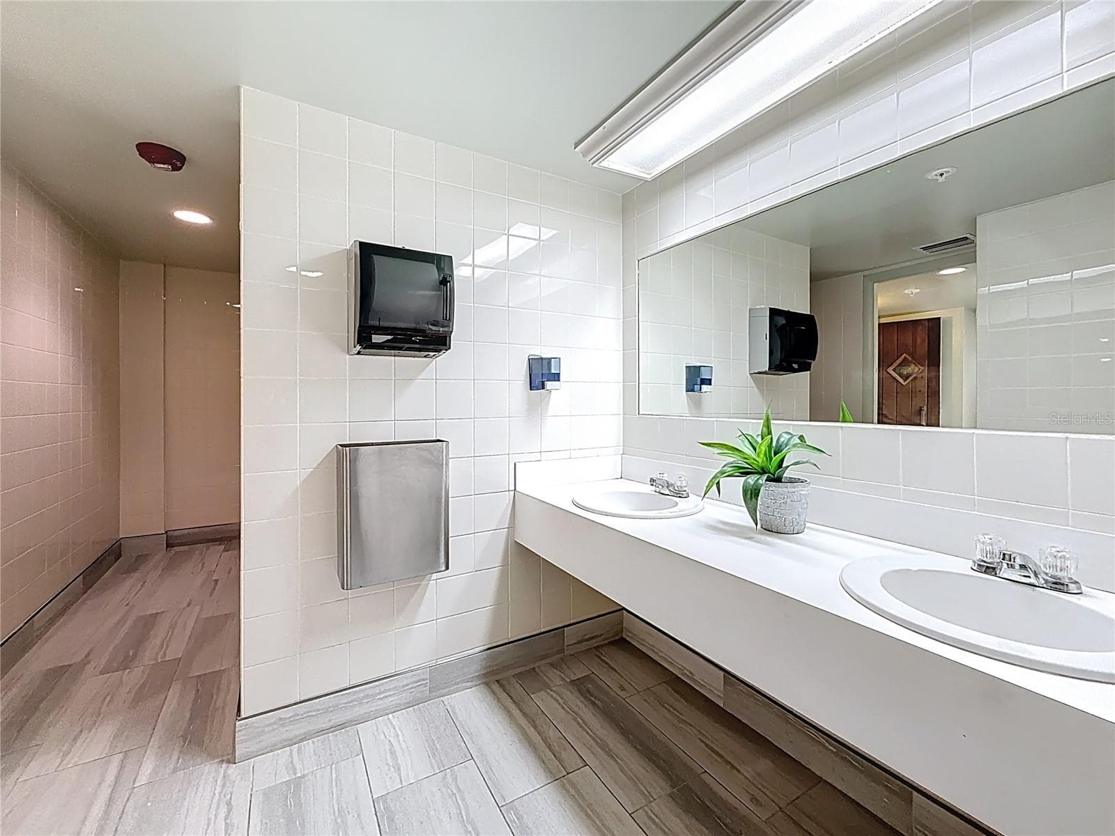 Condominium at 1 KEY CAPRI #201E, TREASURE ISLAND, photo 73 of 100