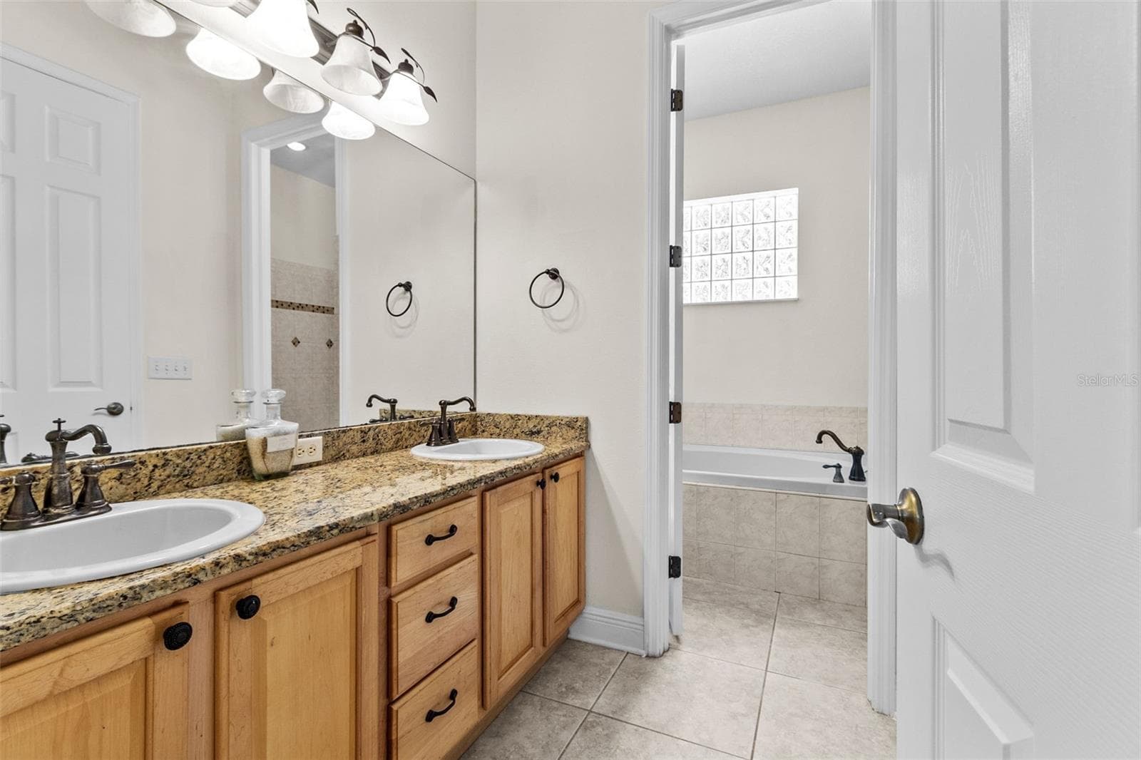Single Family Residence at 4116 WOODACRE LN, TAMPA, photo 12 of 31