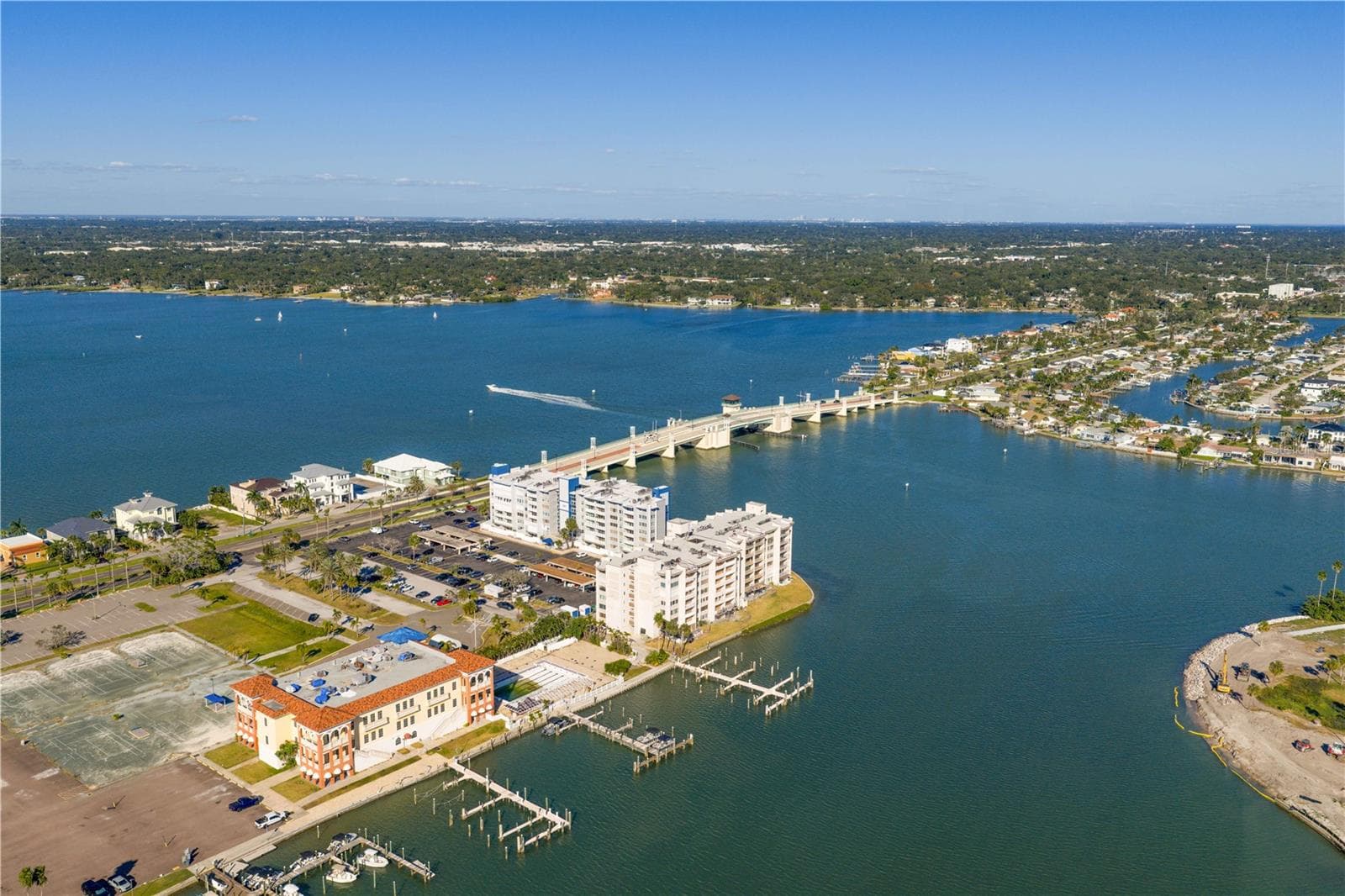 Condominium at 450 TREASURE ISLAND CSWY #702, TREASURE ISLAND, photo 31 of 35