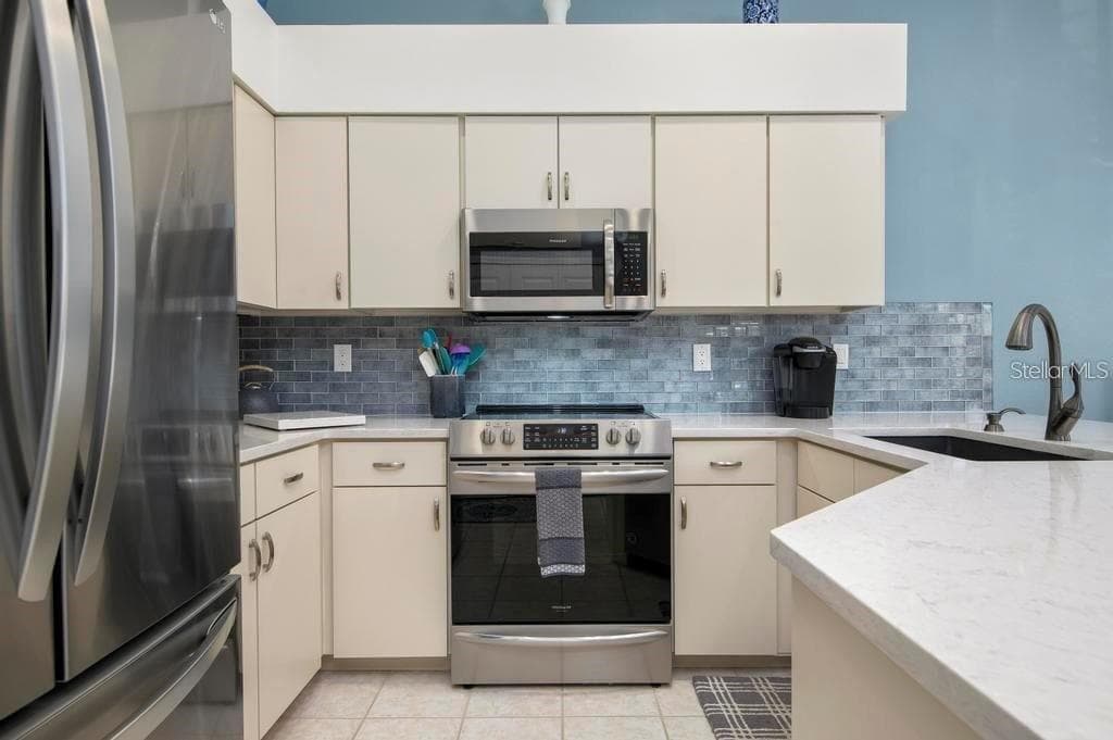 Townhouse at 1811 HIGHLAND RD, OSPREY, photo 12 of 19