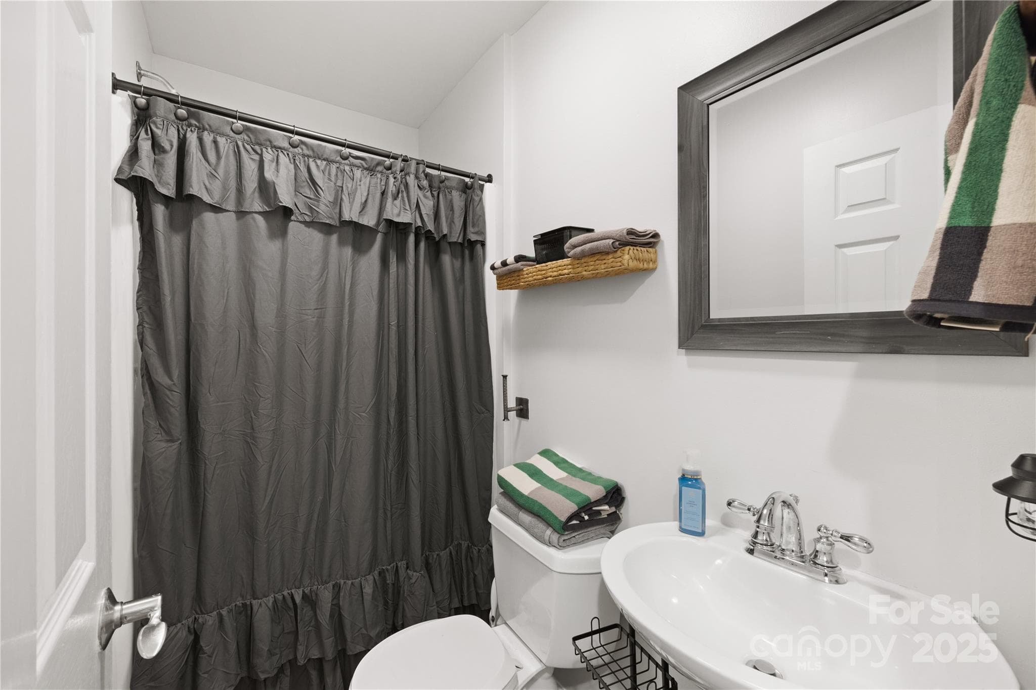 Lower level full bath - 1308 Bell Mountain Road, Zirconia