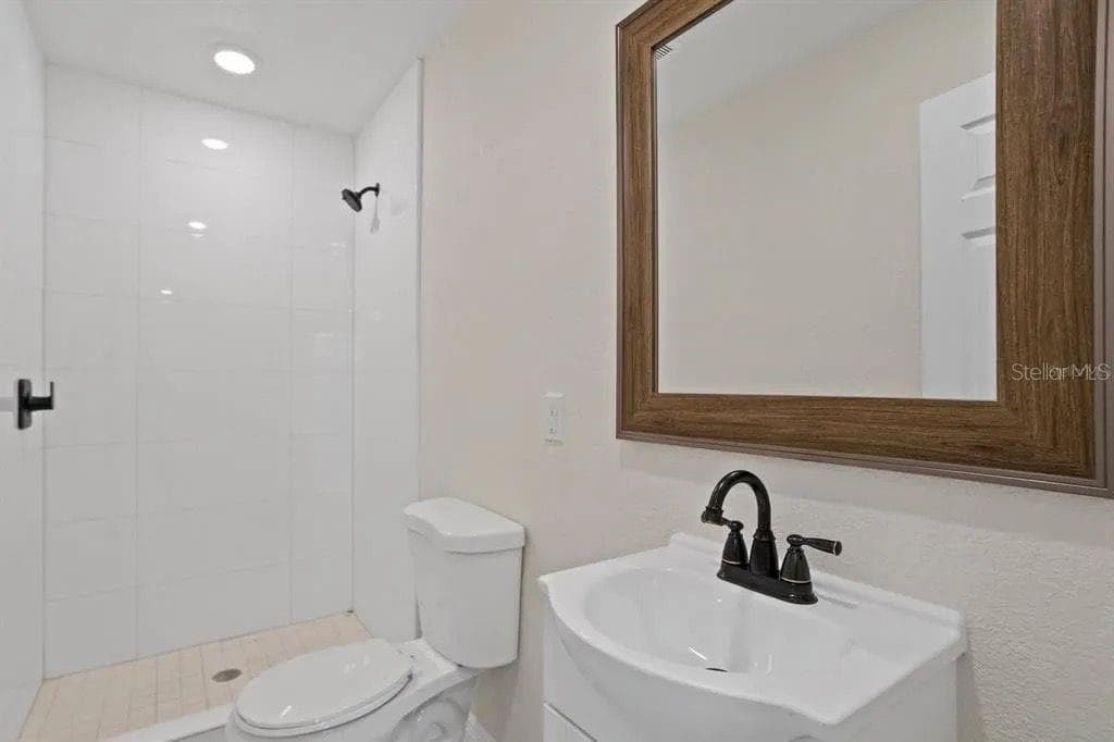 Bathroom - 2722 14TH AVE S, ST PETERSBURG