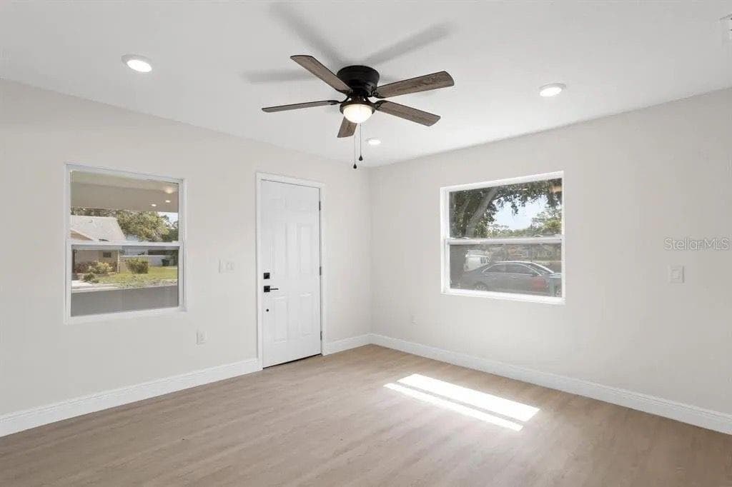 Living room - 2722 14TH AVE S, ST PETERSBURG