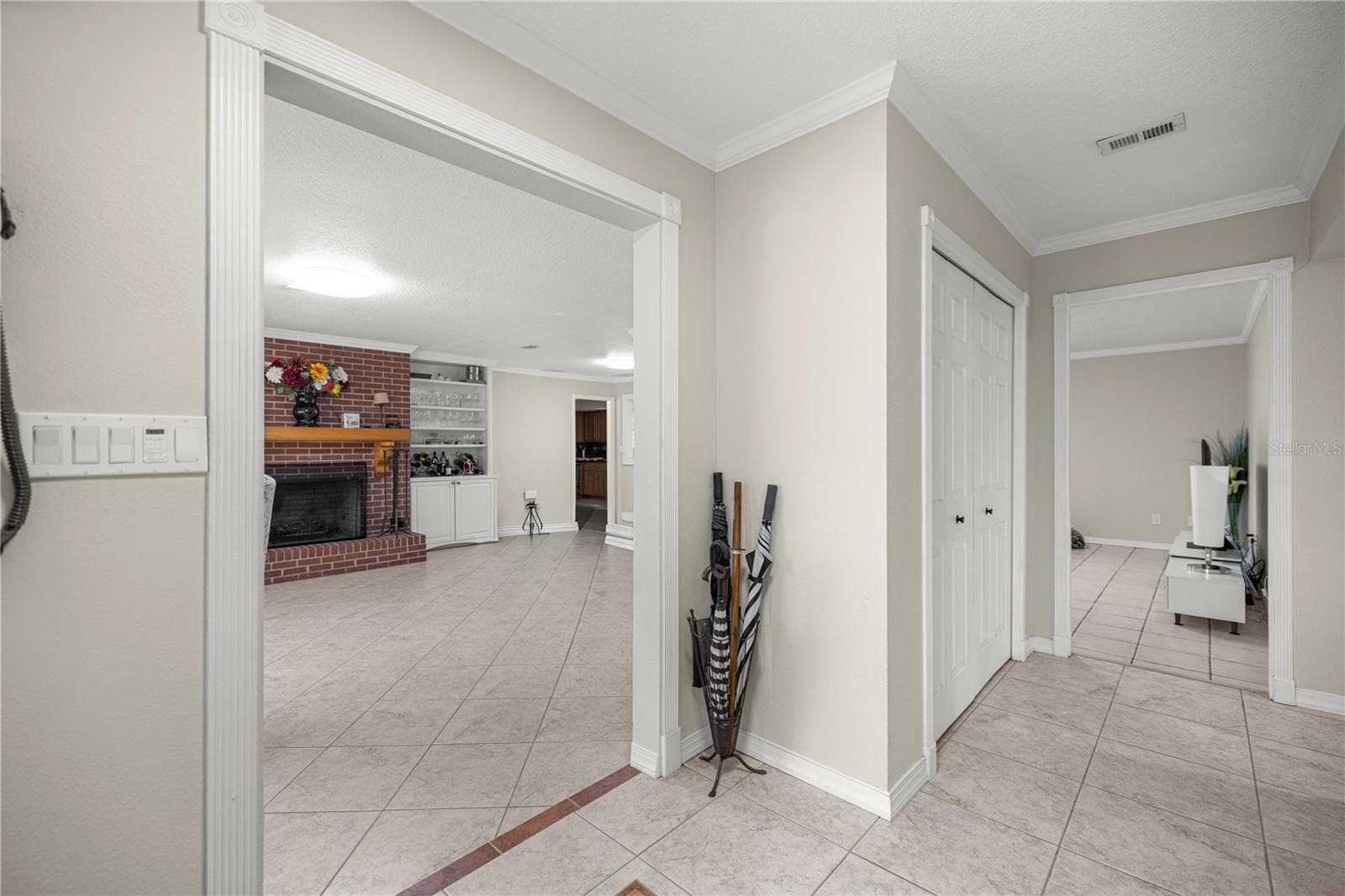 ENTRANCE / FOYER - 9812 SW 74TH AVE, OCALA