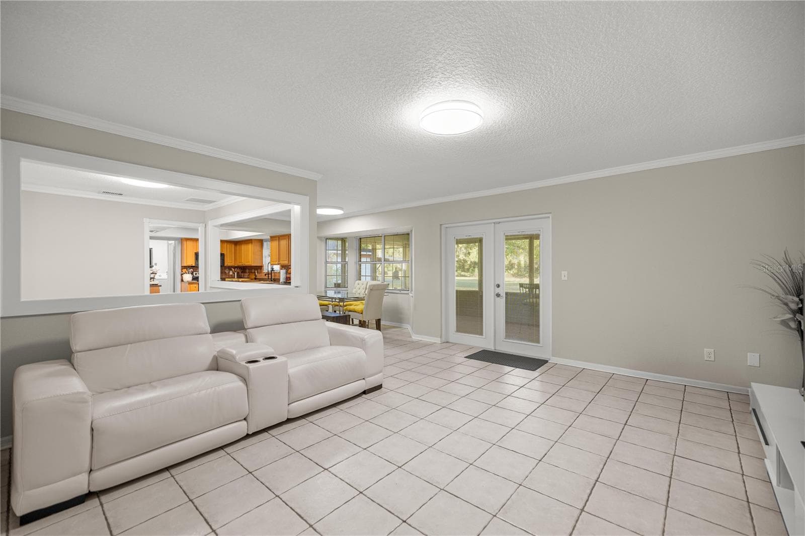 LIVING ROOM - 9812 SW 74TH AVE, OCALA