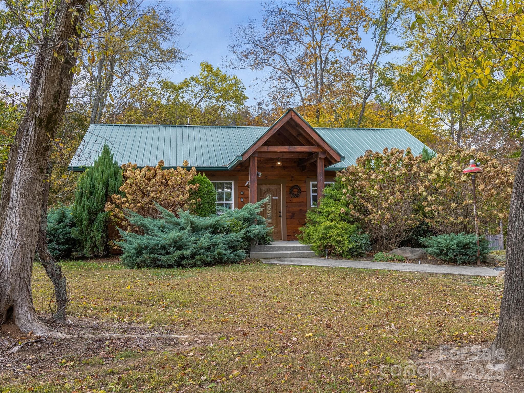 Cabin #1- River Front - 1640, 1641, 1642 River Road, Hot Springs