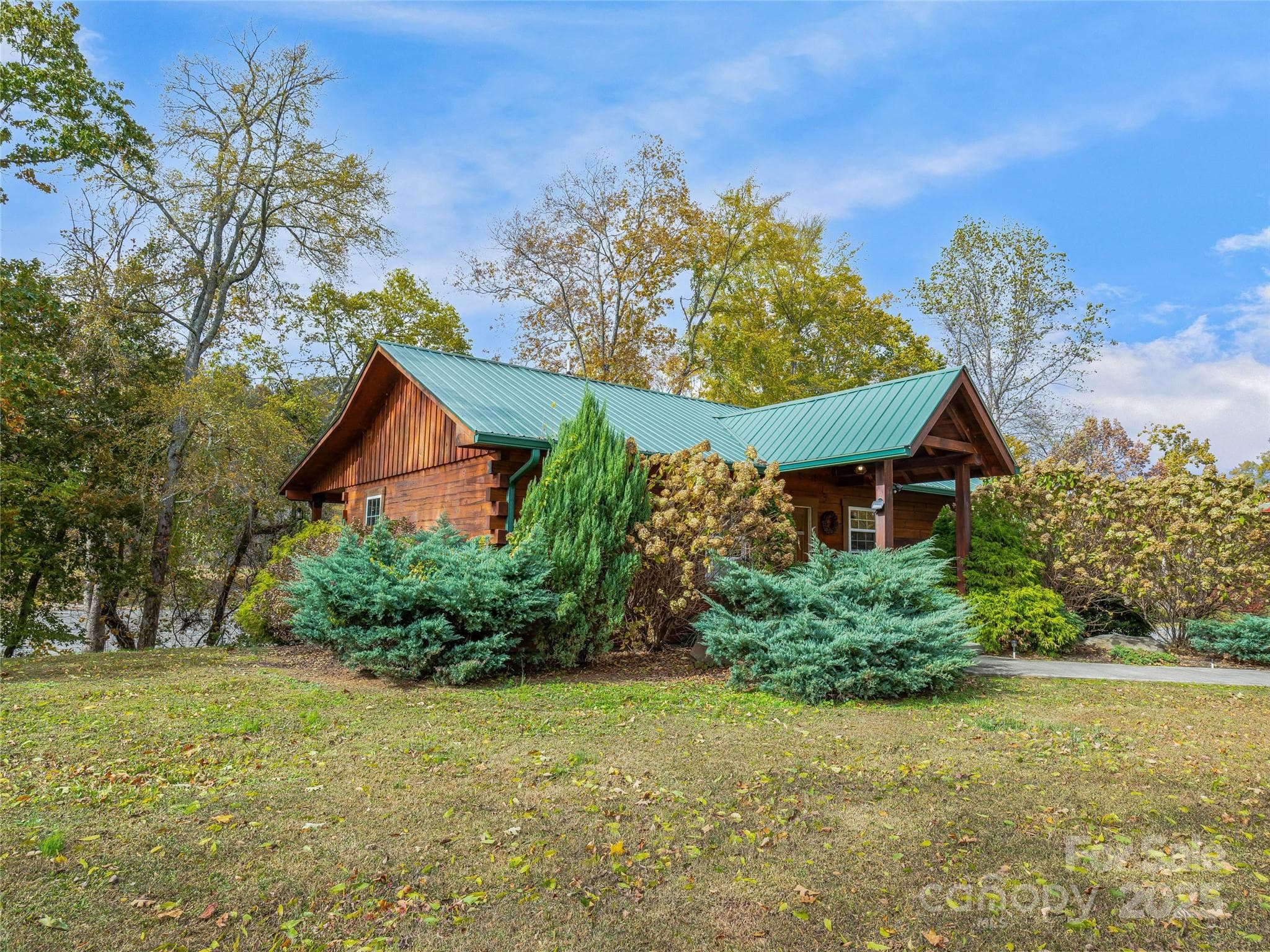 Cabin #1- River Front - 1640, 1641, 1642 River Road, Hot Springs