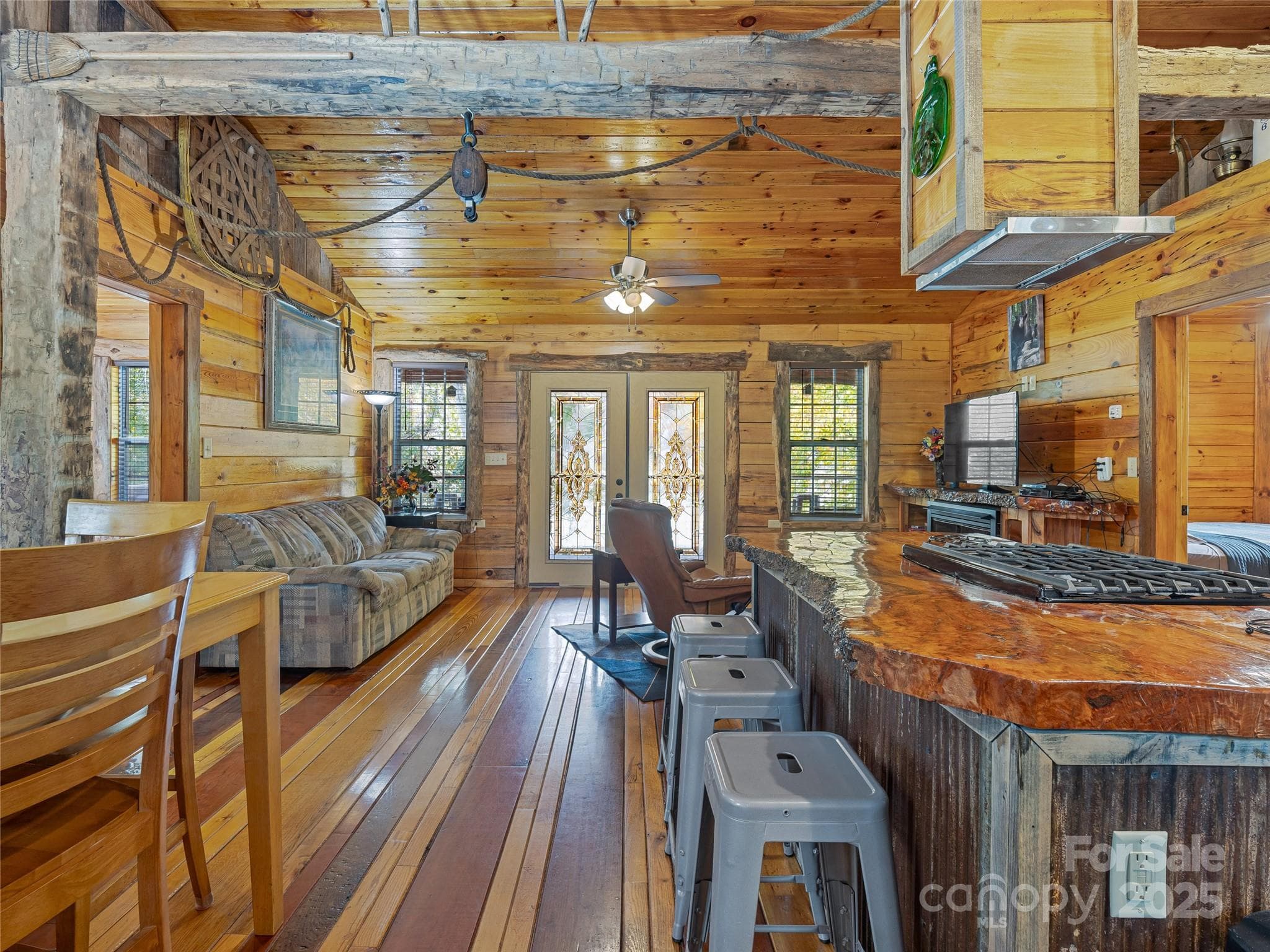 Cabin #1- River Front - 1640, 1641, 1642 River Road, Hot Springs
