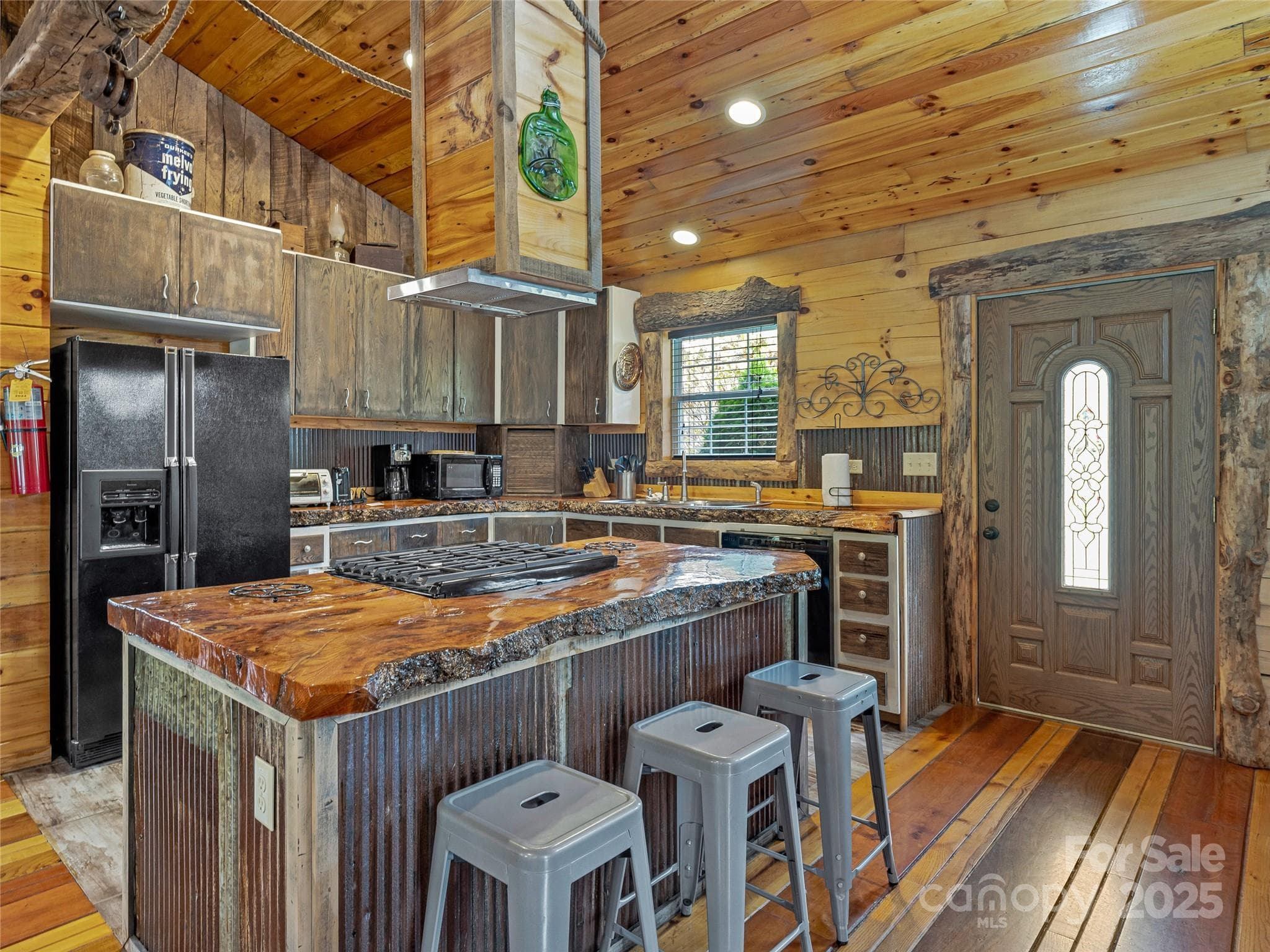 Cabin #1- River Front - 1640, 1641, 1642 River Road, Hot Springs