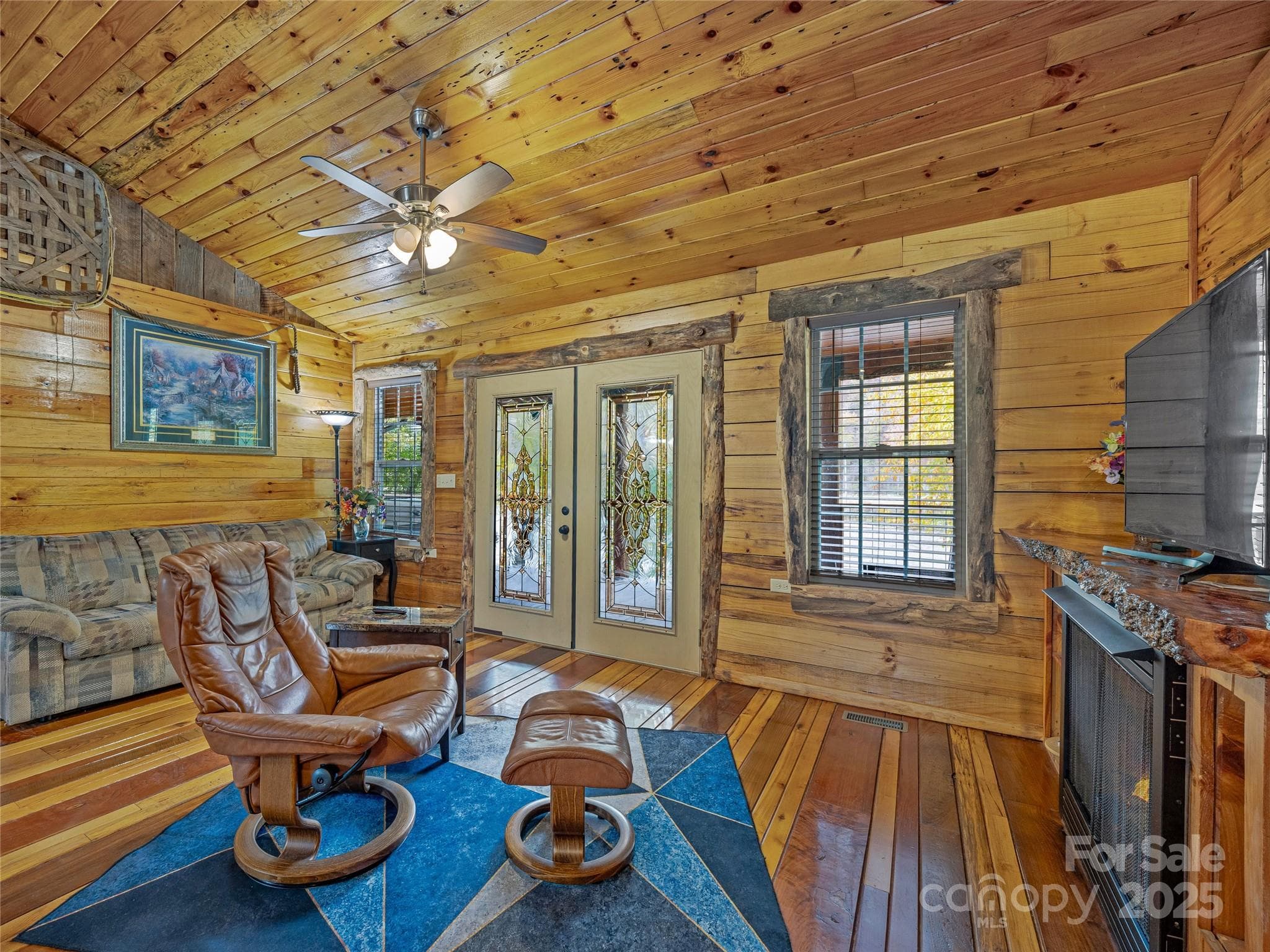 Cabin #1- River Front - 1640, 1641, 1642 River Road, Hot Springs