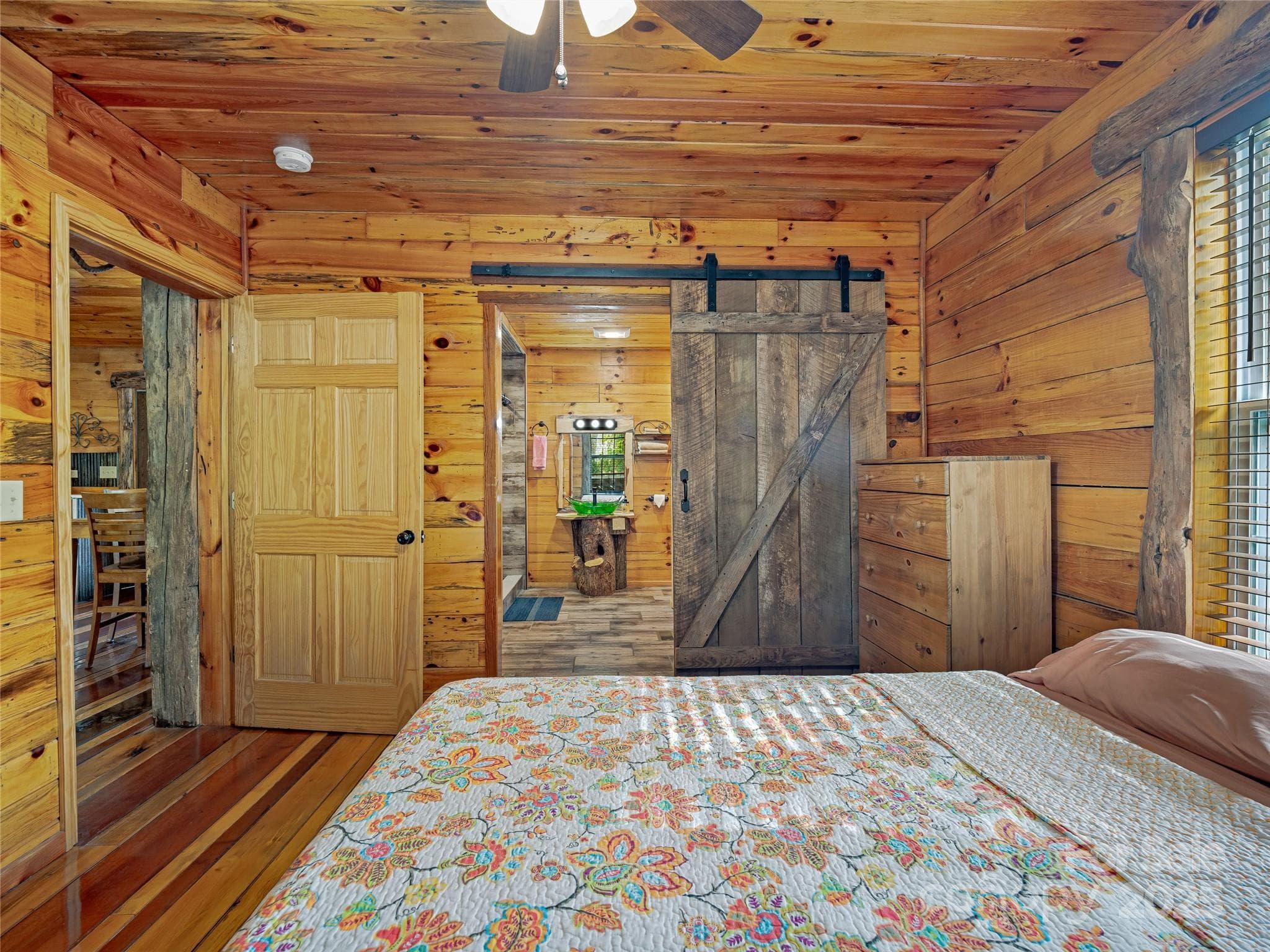 Cabin #1- River Front - 1640, 1641, 1642 River Road, Hot Springs