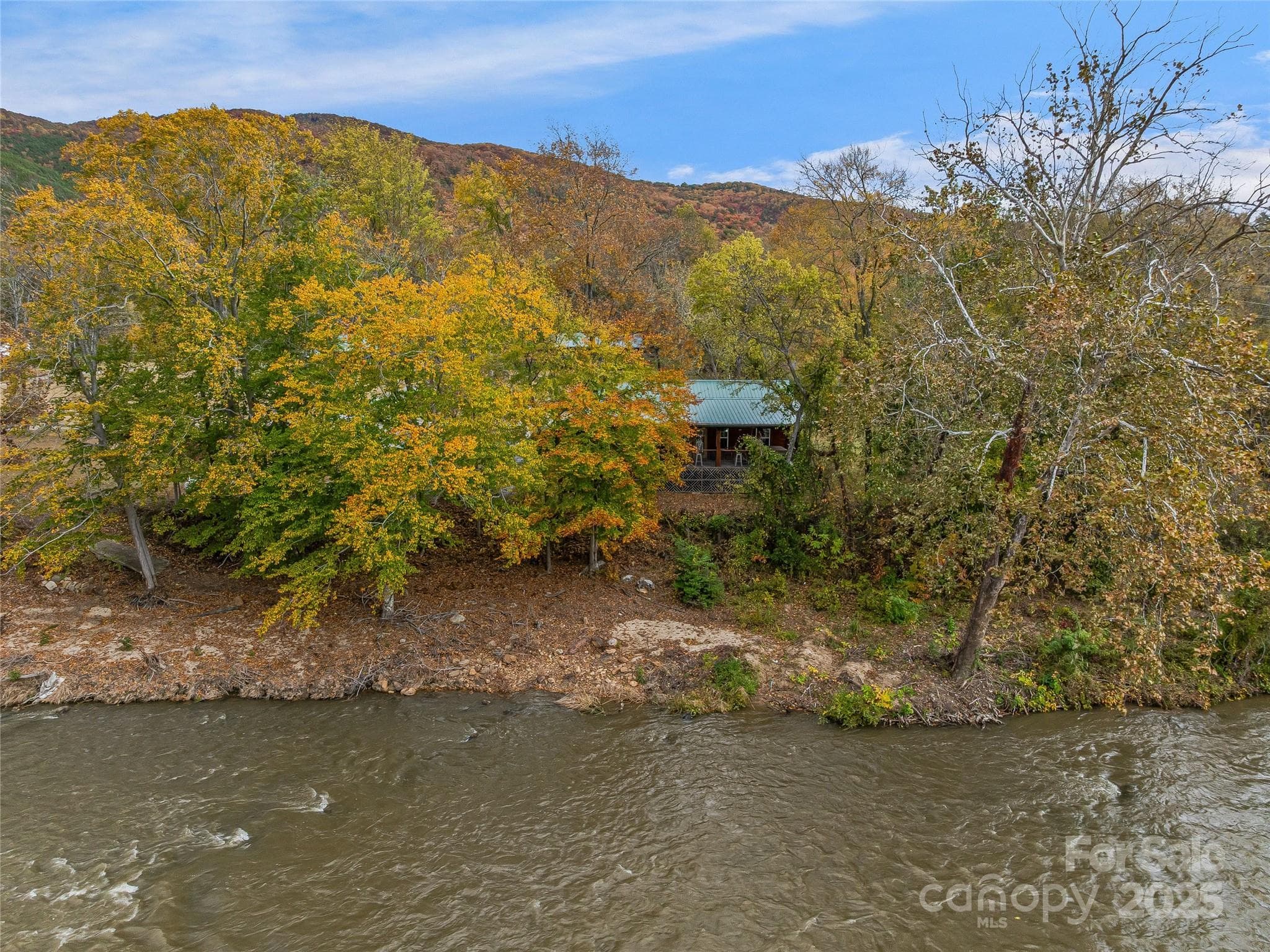Cabin #1- River Front - 1640, 1641, 1642 River Road, Hot Springs