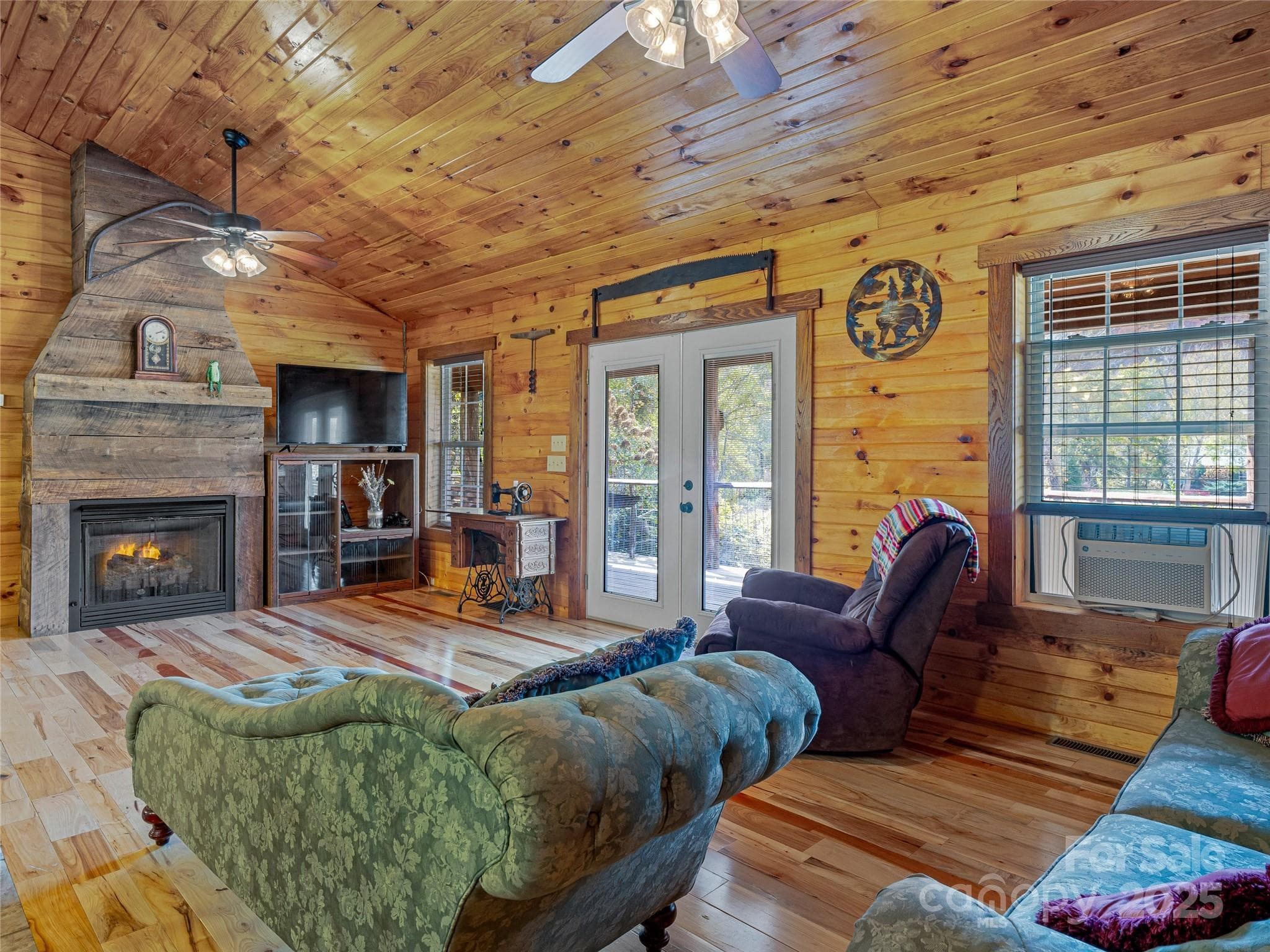 Cabin #3 - 1640, 1641, 1642 River Road, Hot Springs