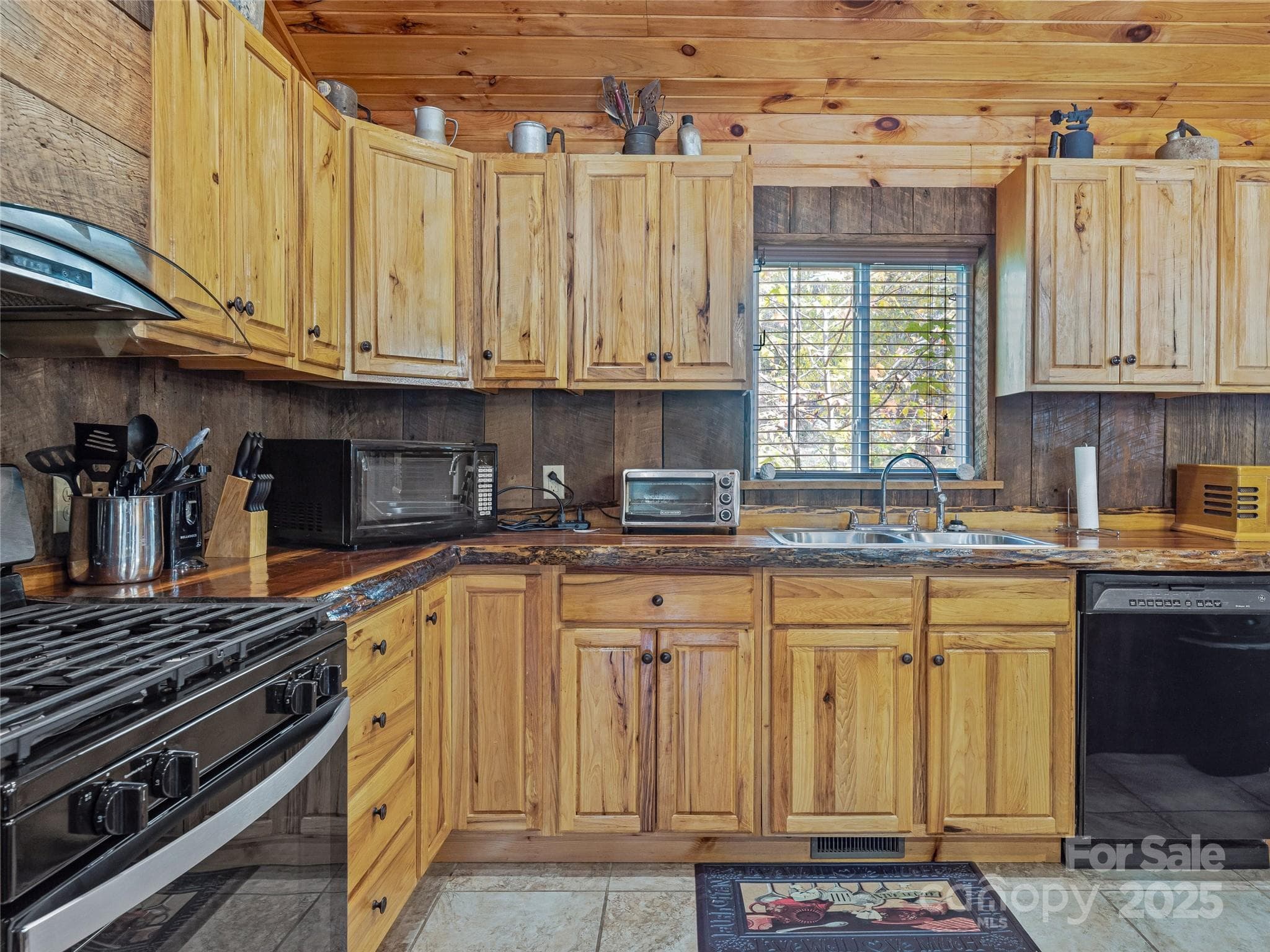 Cabin #3 - 1640, 1641, 1642 River Road, Hot Springs