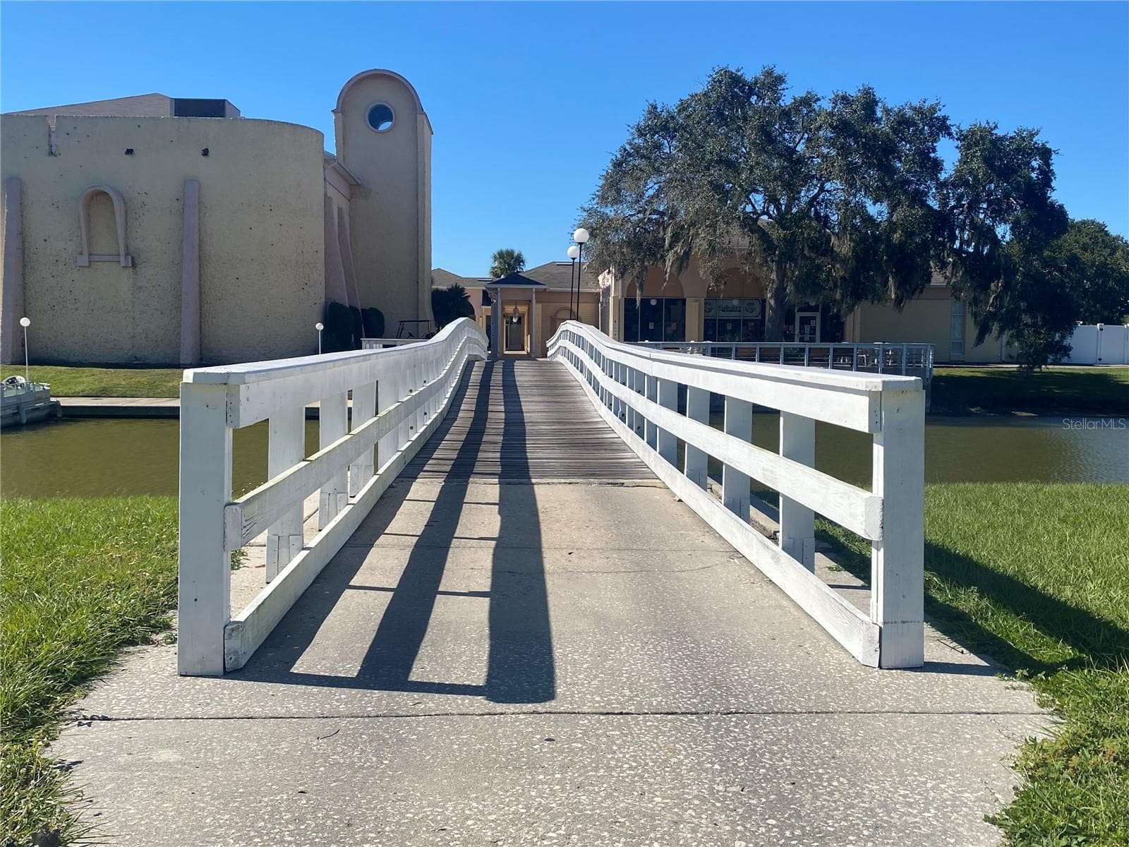 Looking back from the bridge to Town Center. - 4409 CLUB CIR, LAKE WALES