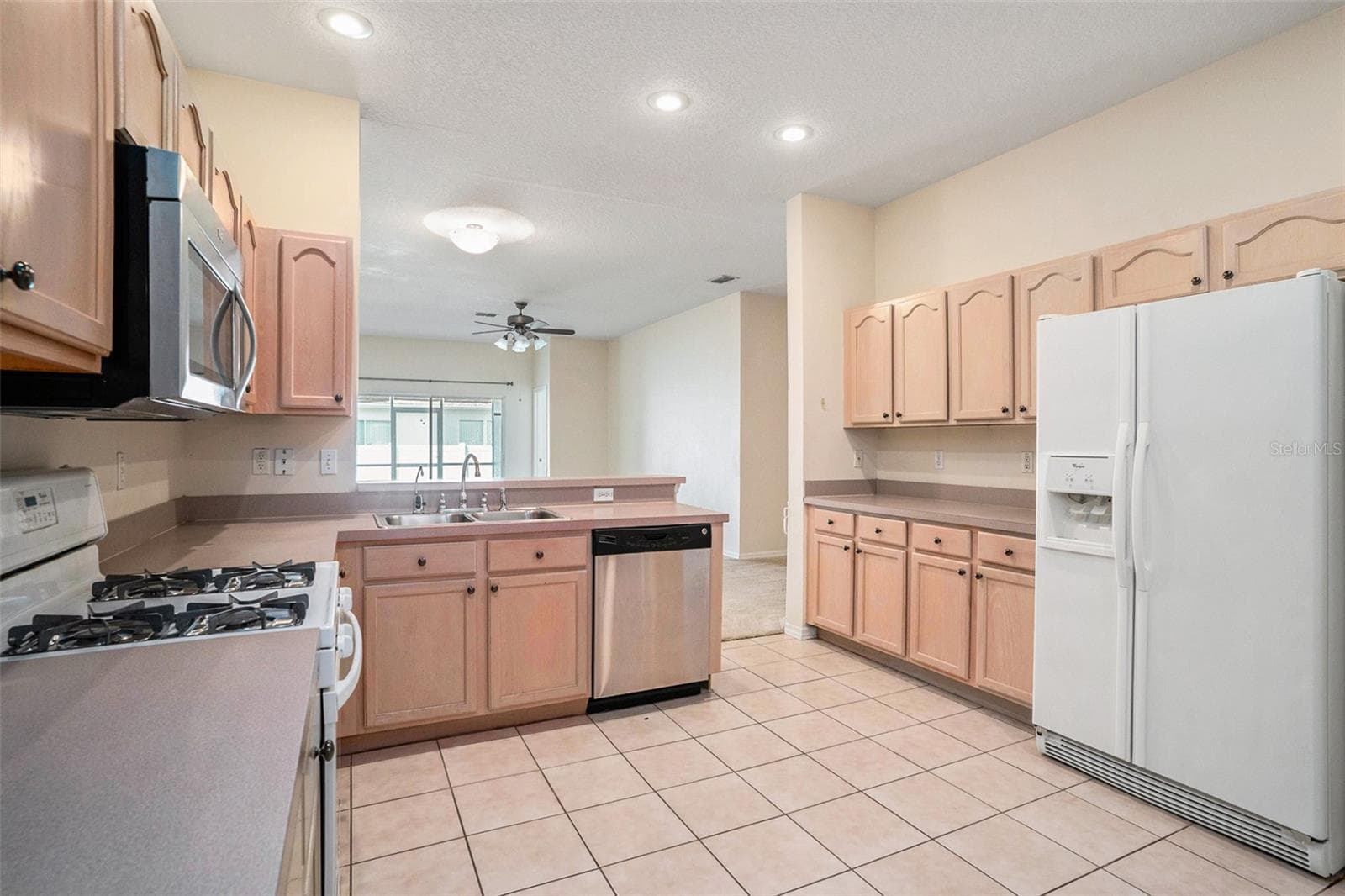 Villa at 1837 RAVENRIDGE ST, WESLEY CHAPEL, photo 7 of 27