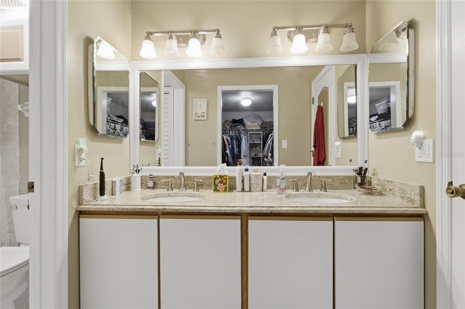 Condominium at 5567 SEA FOREST DR #323, NEW PORT RICHEY, photo 18 of 39