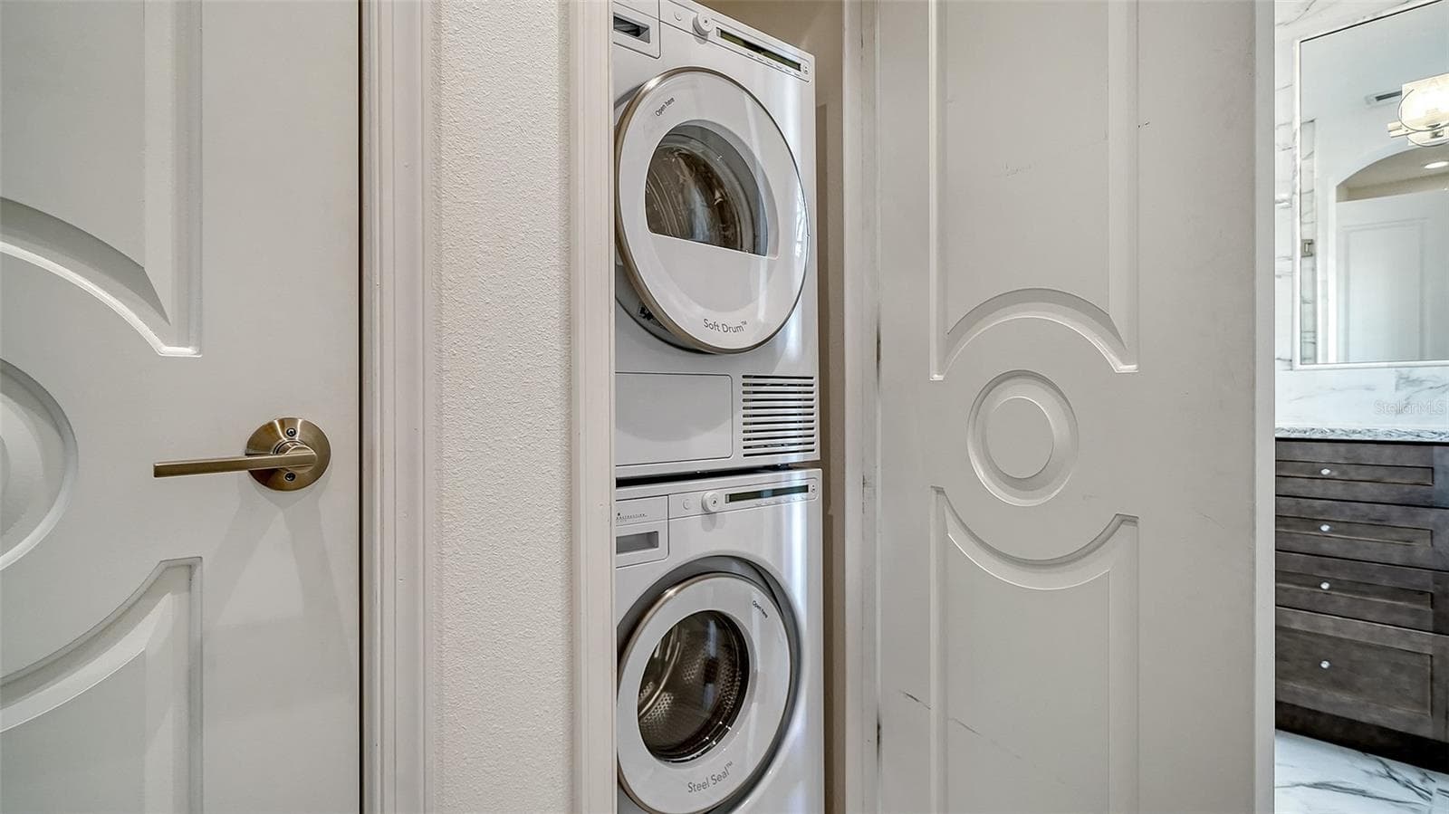 Condominium at 400 GOLDEN GATE PT #31, SARASOTA, photo 24 of 38