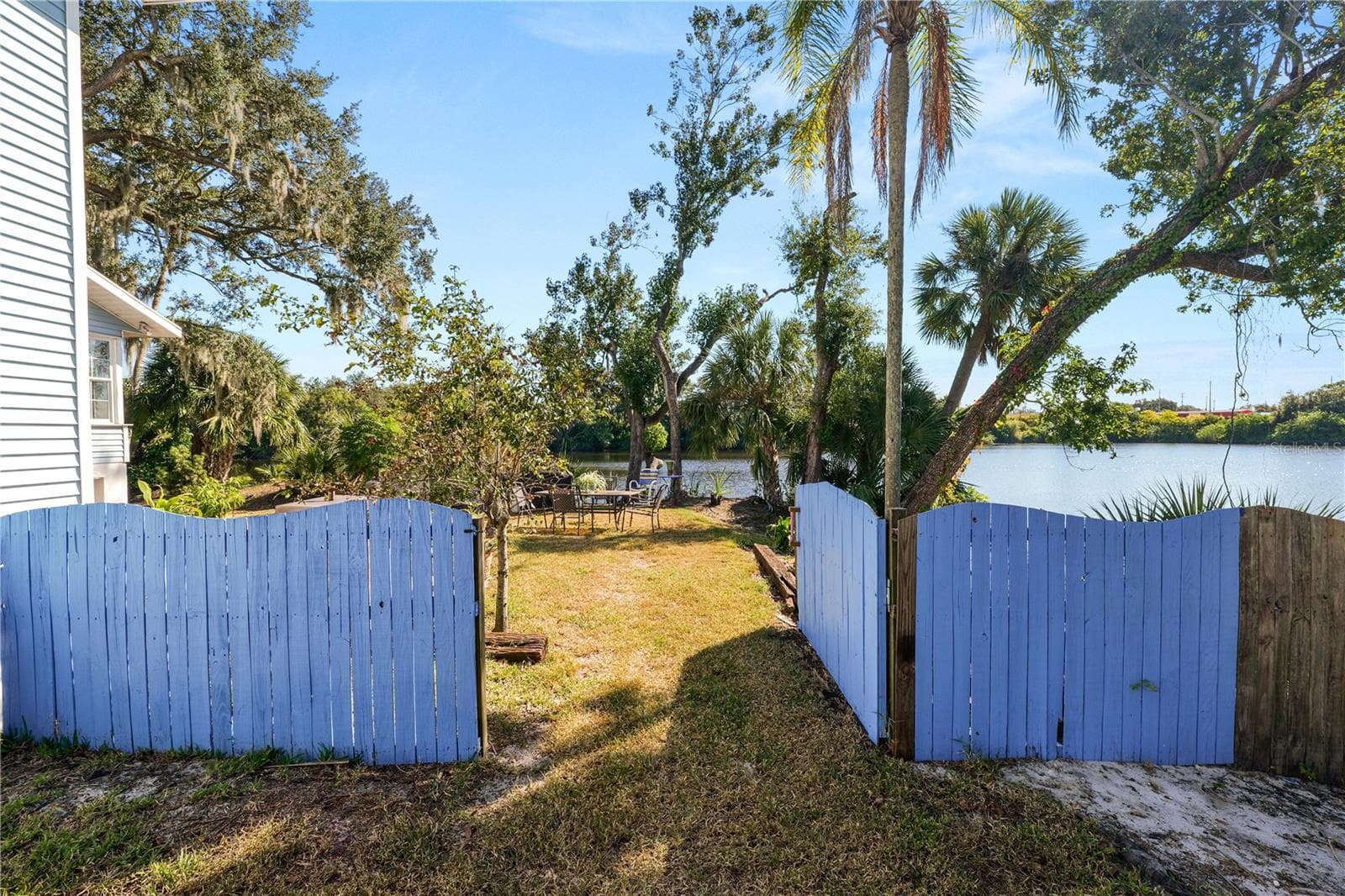 Right Side Gate to Back Yard - 109 NE 4TH AVE, MULBERRY