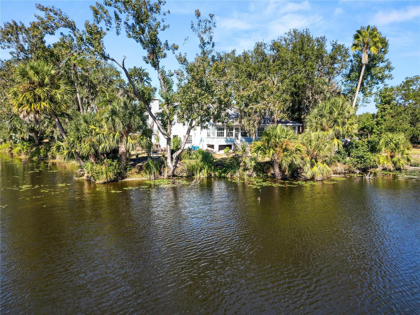 Enjoy fishing all year round! - 109 NE 4TH AVE, MULBERRY