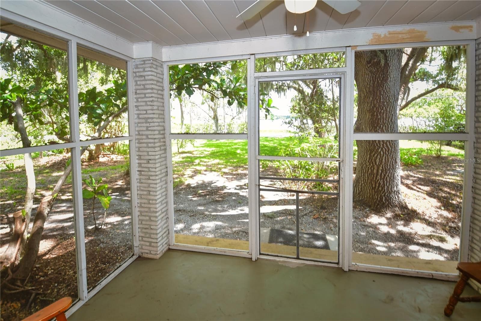 Screened Front Porch - 160 BAYSHORE DR, TERRA CEIA